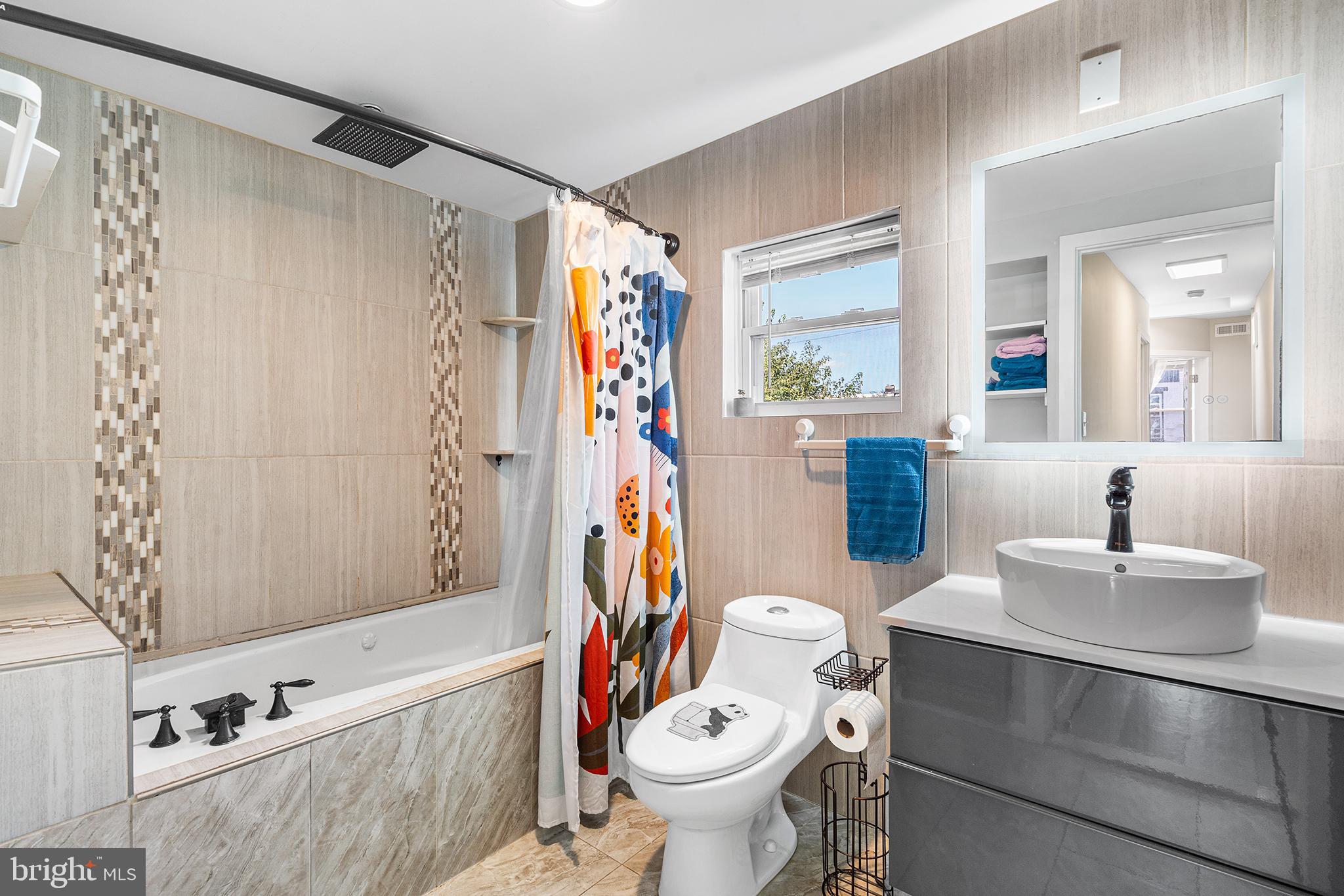 EAST KENSINGTON - Residential