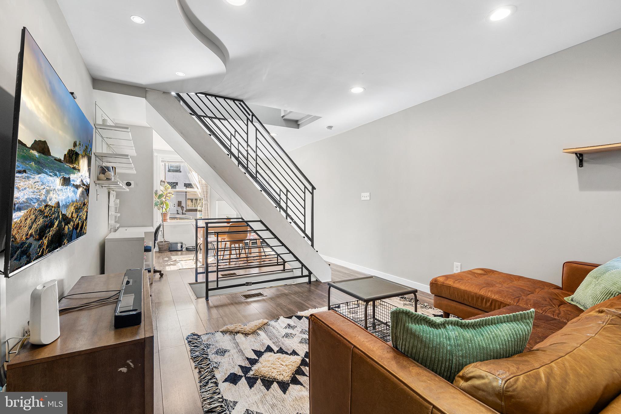 EAST KENSINGTON - Residential