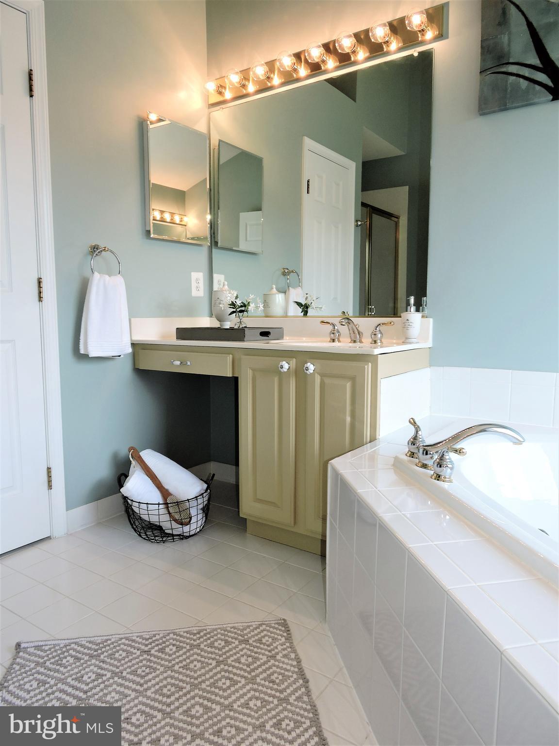 ASHBURN VILLAGE - Residential Lease