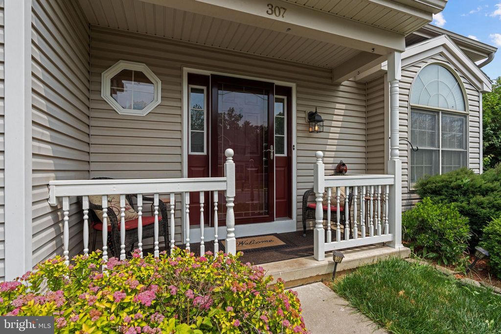 Photo of 307 OAK THORNE LN, LANCASTER, PA 17602 (MLS # PALA2035088)