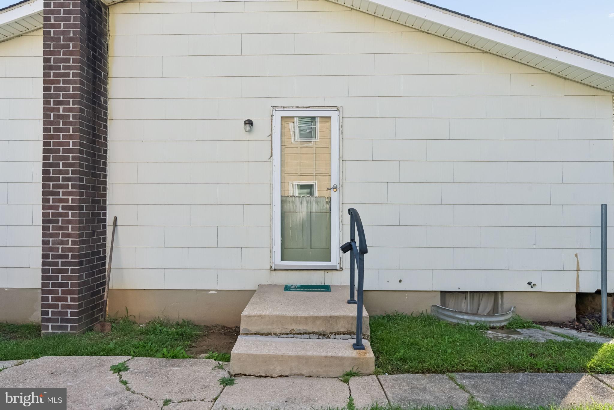 209 BRIGHT OAKS DRIVE