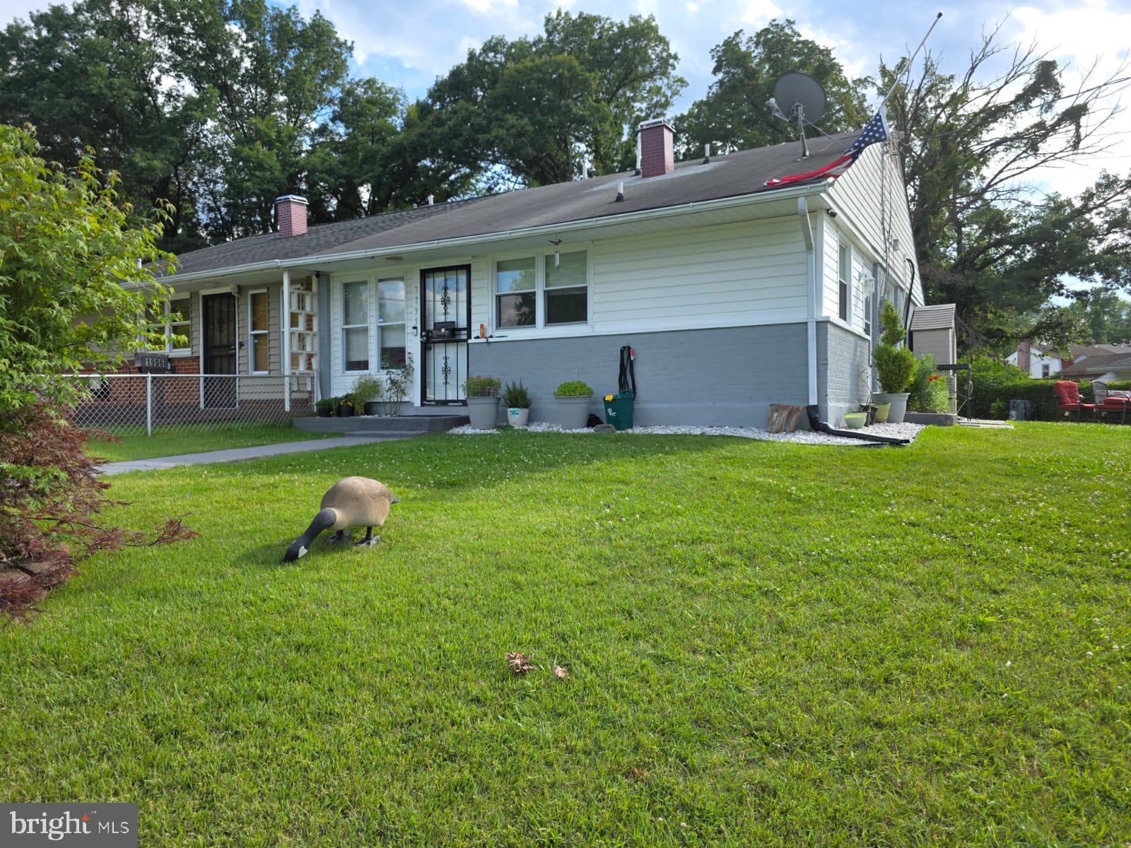Welcome to this well-maintained semi-detached home offering the perfect blend of space, comfort, and convenience. Pride of Ownership. Boasting 4 generously sized bedrooms, 1 full bath, and 1 half bath, this home is ideal. Step into the ceramic-tiled kitchen featuring stainless steel appliances, including a refrigerator, stove, microwave, dishwasher, and in-unit washer and dryer – everything you need for easy living. NO HOA
Enjoy outdoor gatherings in the fully fenced, nicely sized backyard – perfect for BBQs, playtime, or simply relaxing in your own private oasis. Convenient oversized driveway parking is a rare bonus you’ll truly appreciate.
Don’t miss this fantastic opportunity to own a move-in ready home. Schedule your tour today!