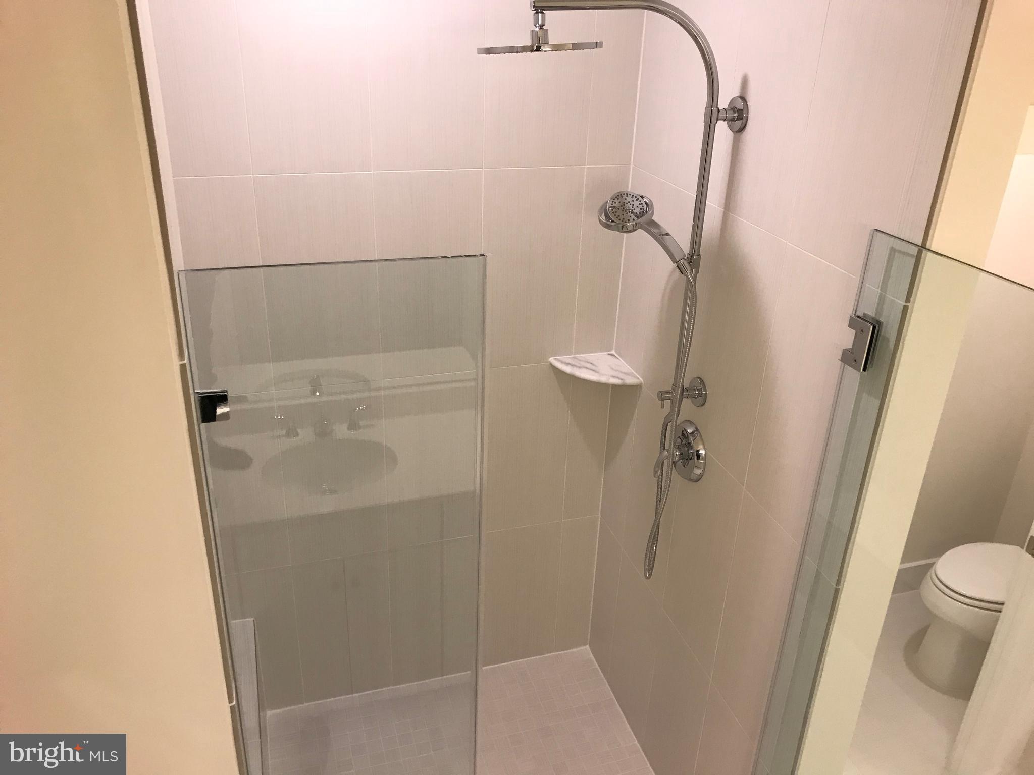 METRO SQUARE - Residential Lease