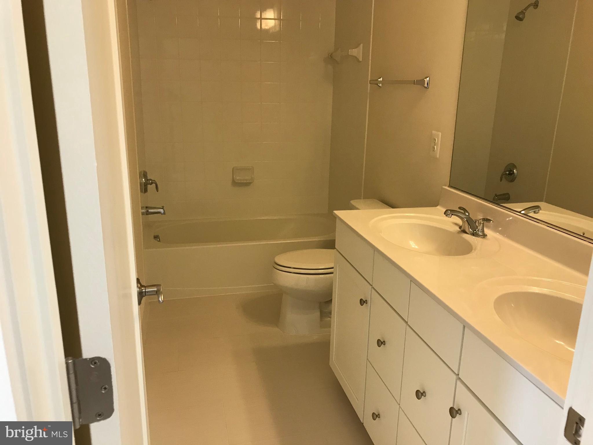 METRO SQUARE - Residential Lease