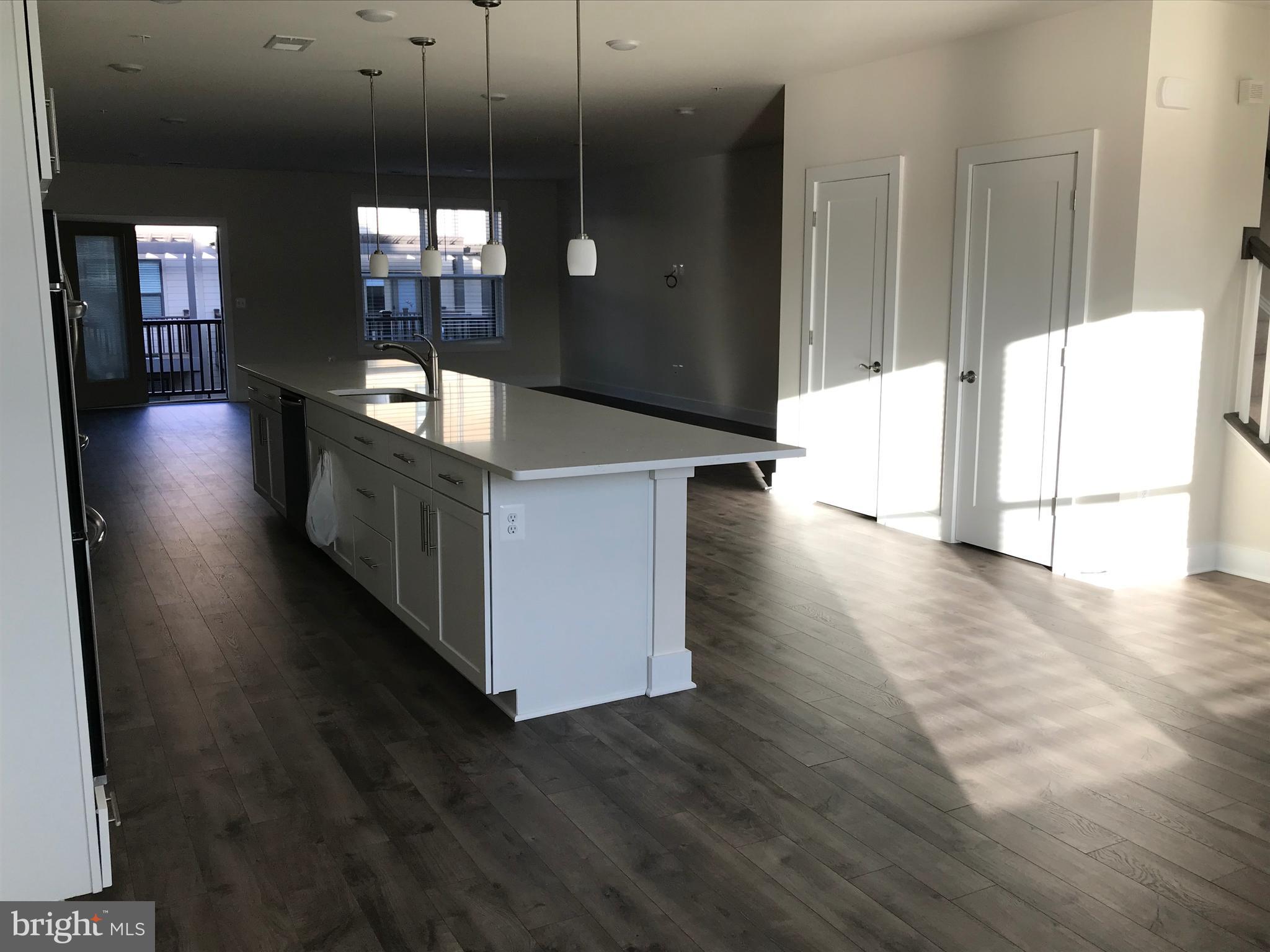 METRO SQUARE - Residential Lease