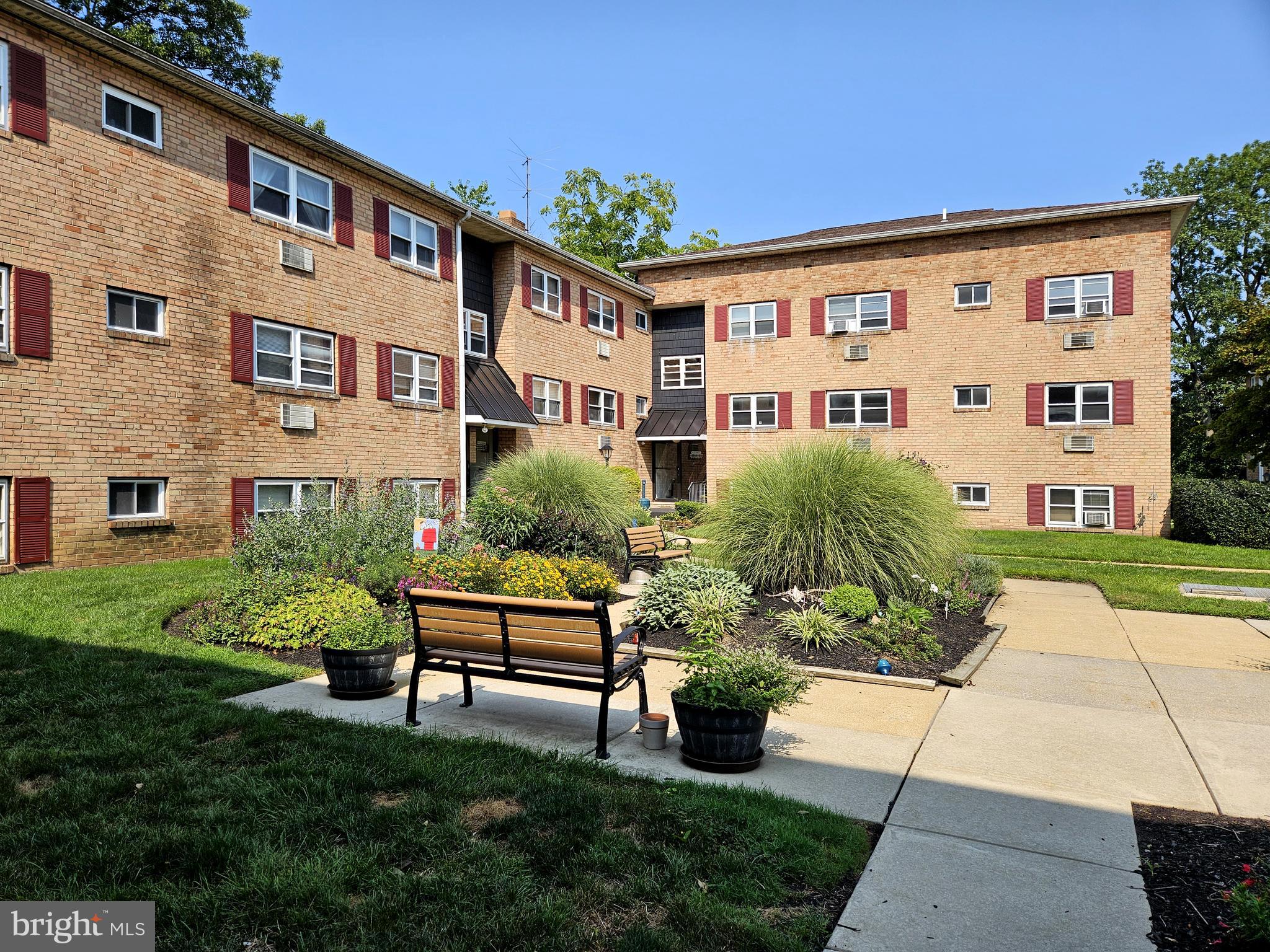335 E LANCASTER AVENUE B4