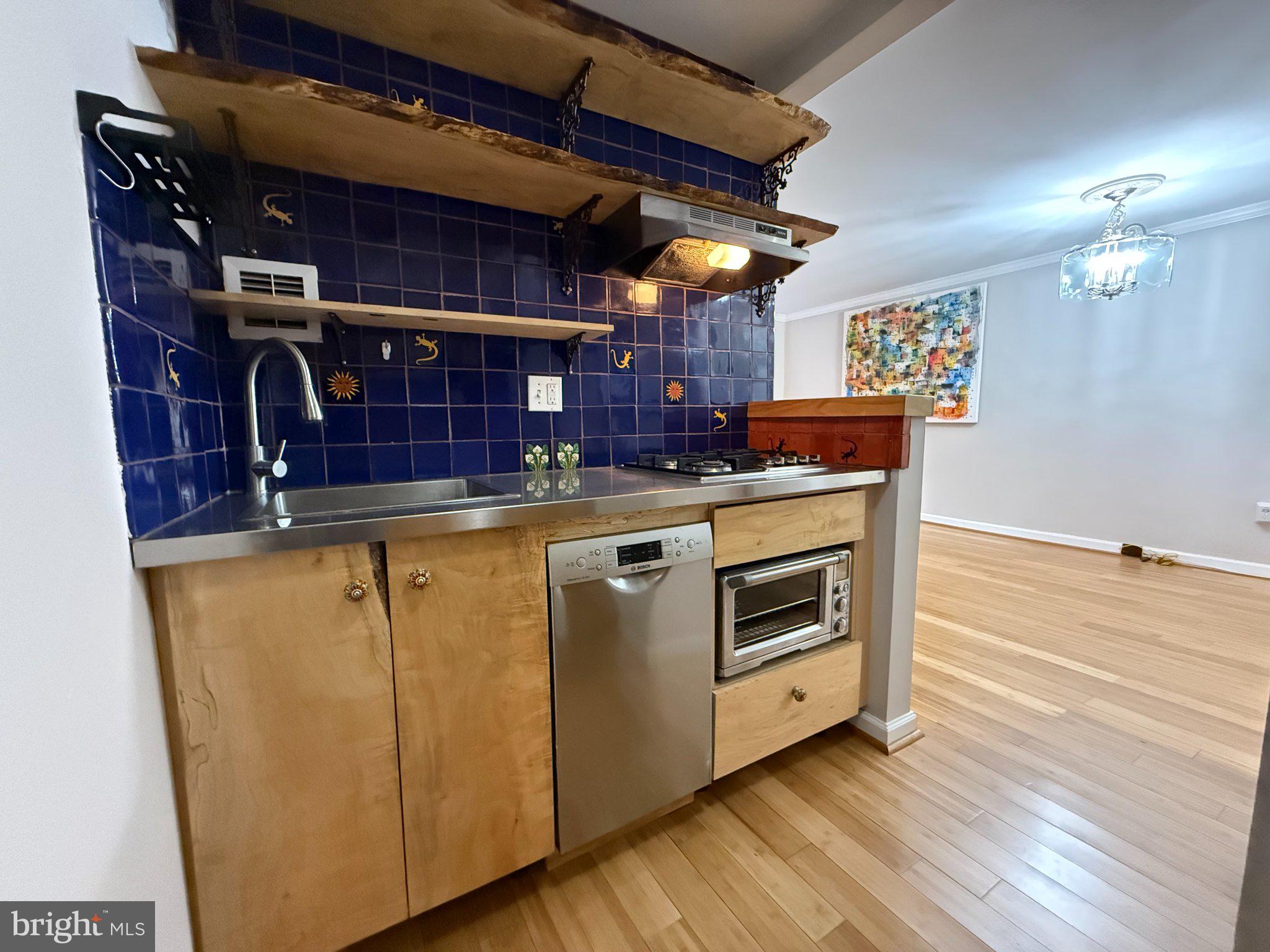 1011 ARLINGTON BOULEVARD 208