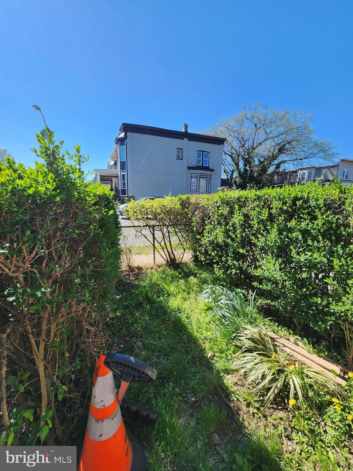 EVERGREEN LAWN - Residential