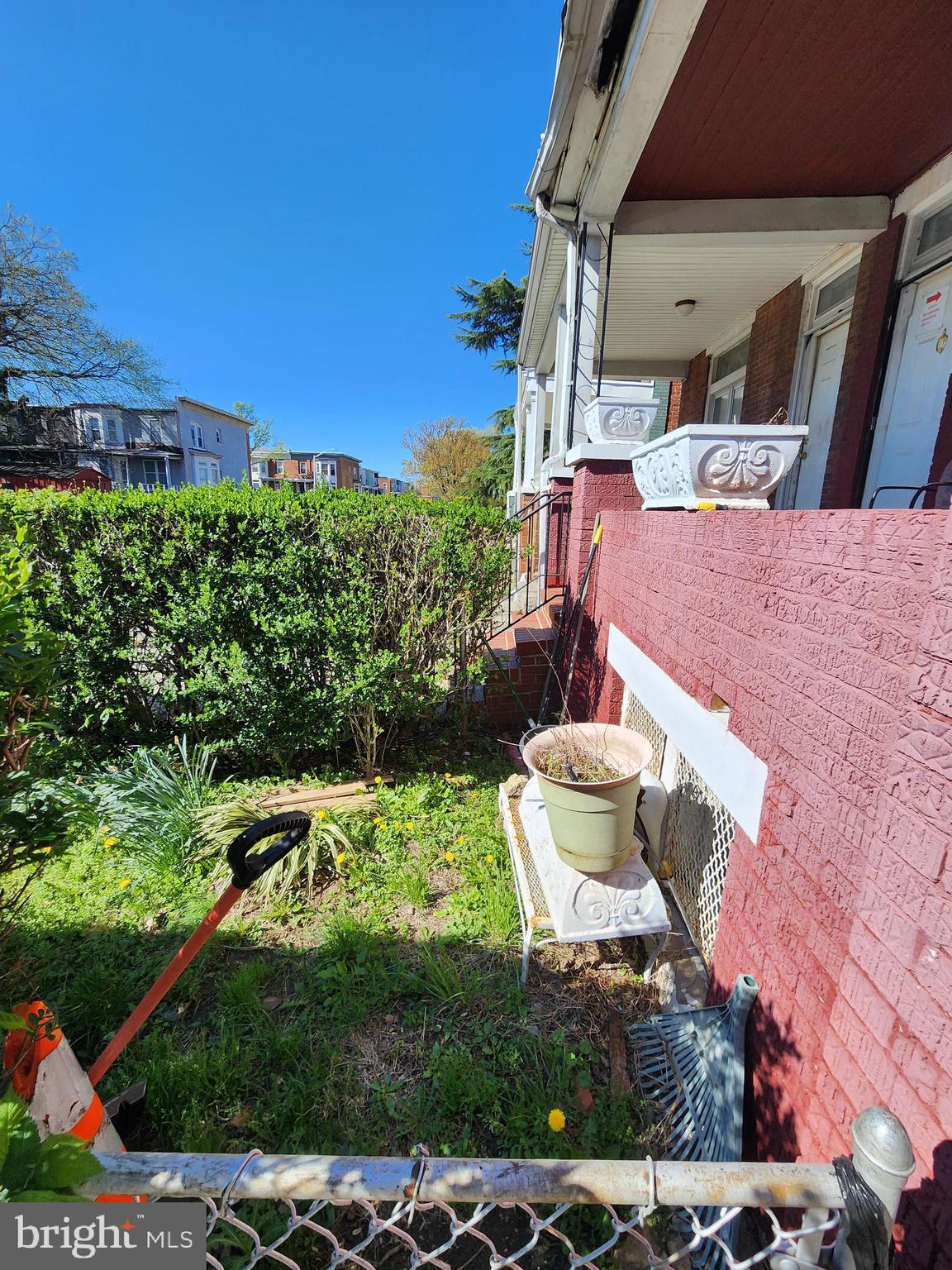 EVERGREEN LAWN - Residential