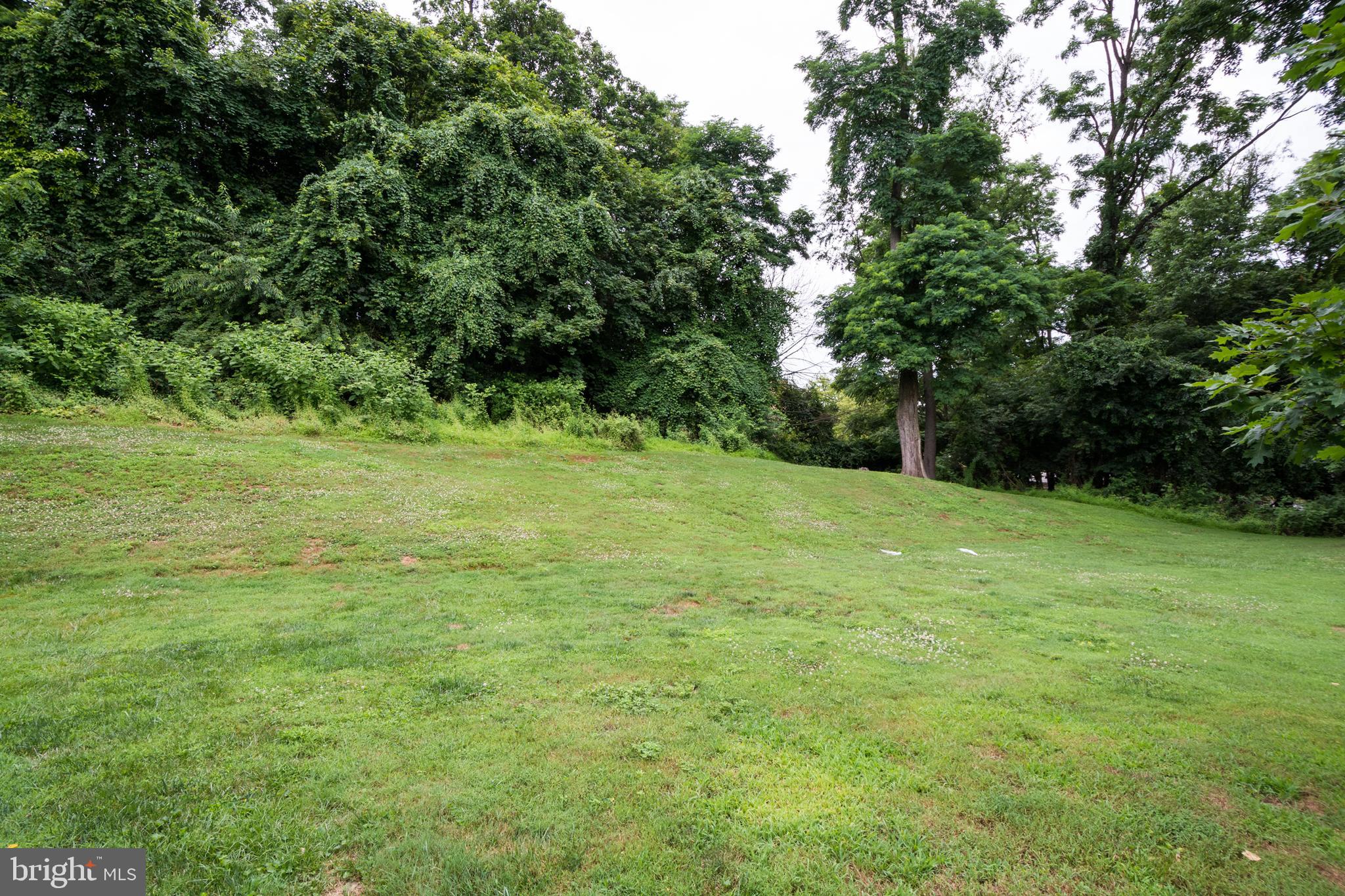 THE HUNTSMAN CONDOMINIUM - Residential