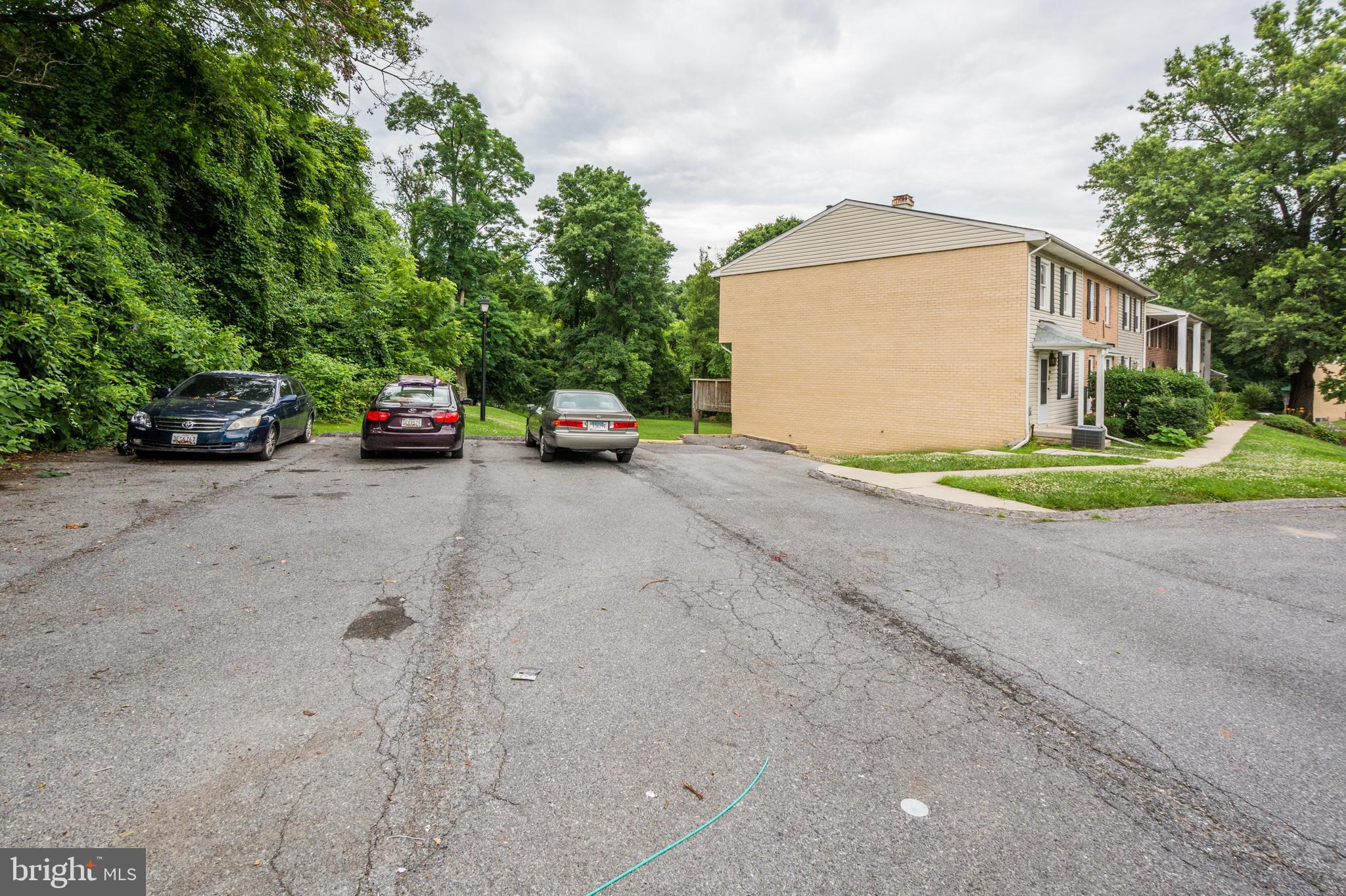 THE HUNTSMAN CONDOMINIUM - Residential