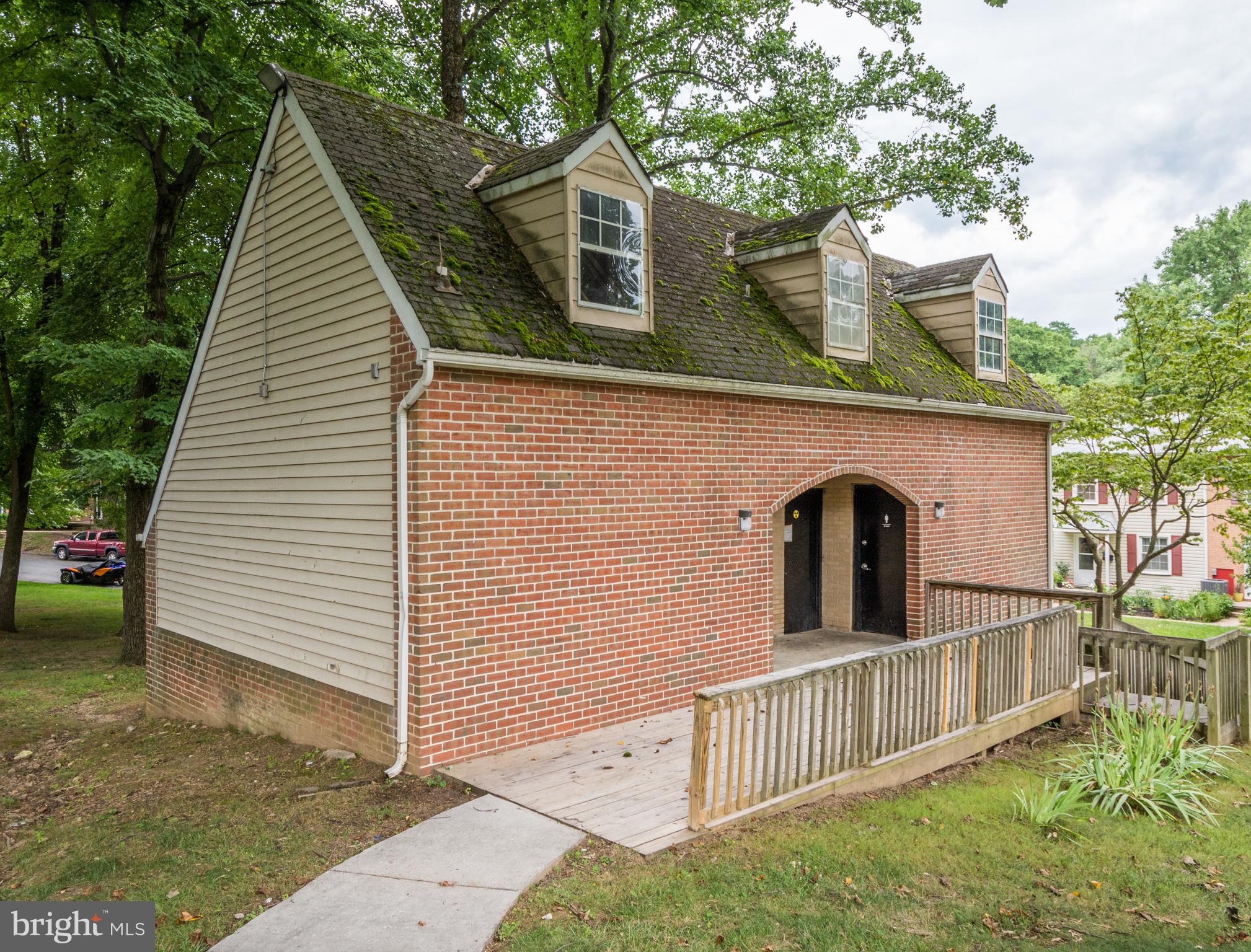 THE HUNTSMAN CONDOMINIUM - Residential