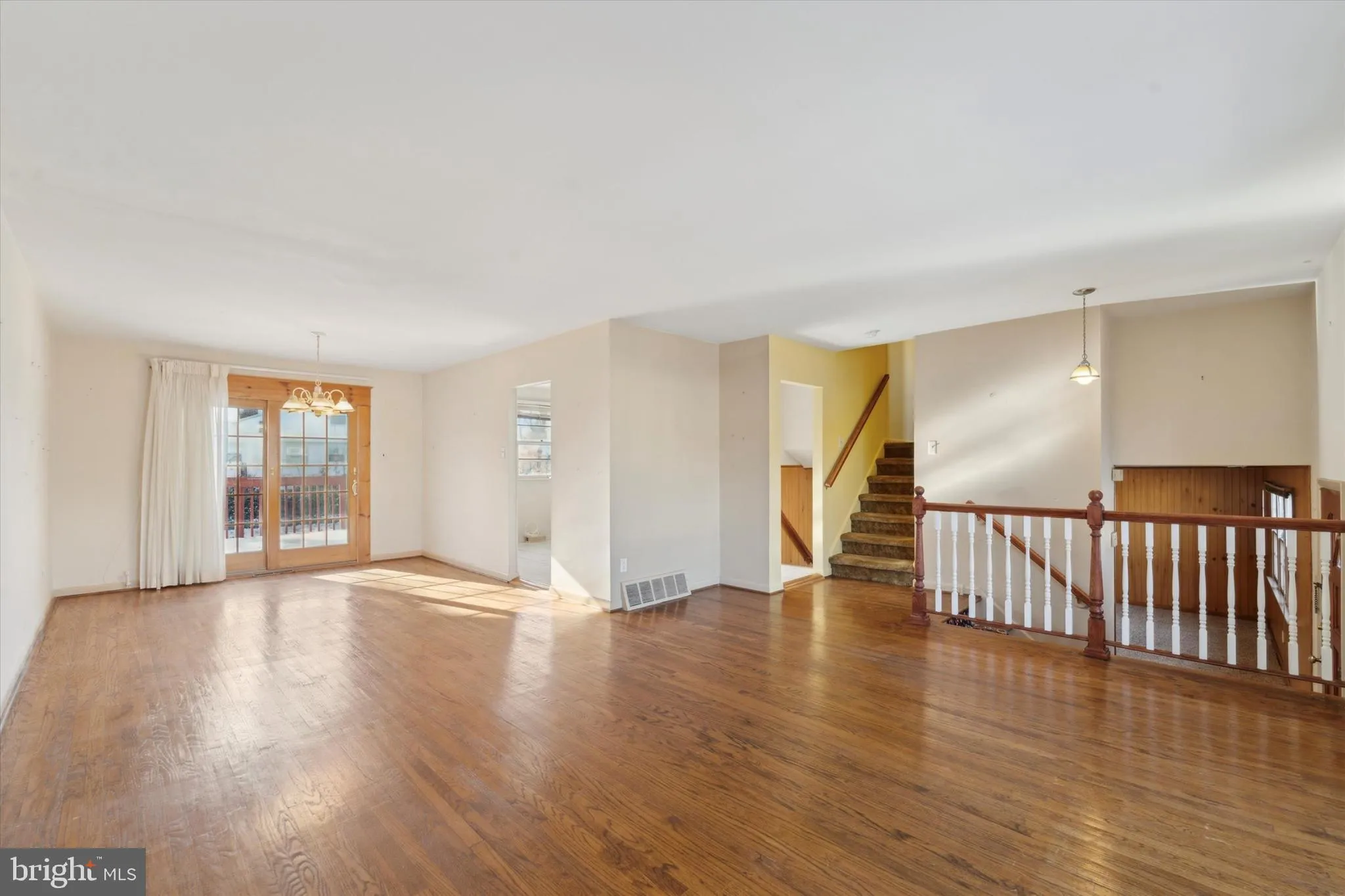 Cherry Hill, New Jersey 08034, United States, 4 Bedrooms Bedrooms, ,3 BathroomsBathrooms,Residential,Contingent,18283