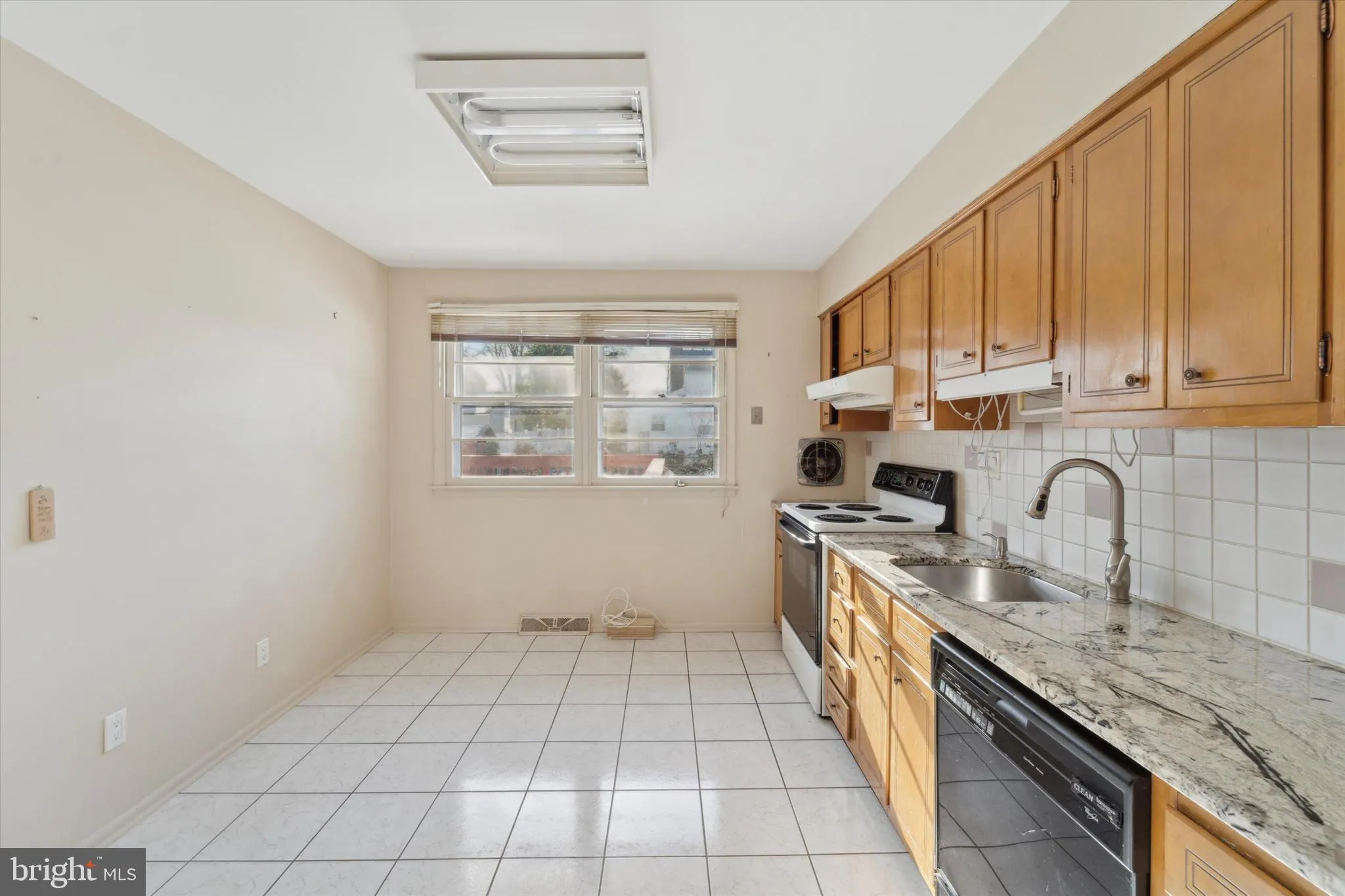 Cherry Hill, New Jersey 08034, United States, 4 Bedrooms Bedrooms, ,3 BathroomsBathrooms,Residential,Contingent,18283