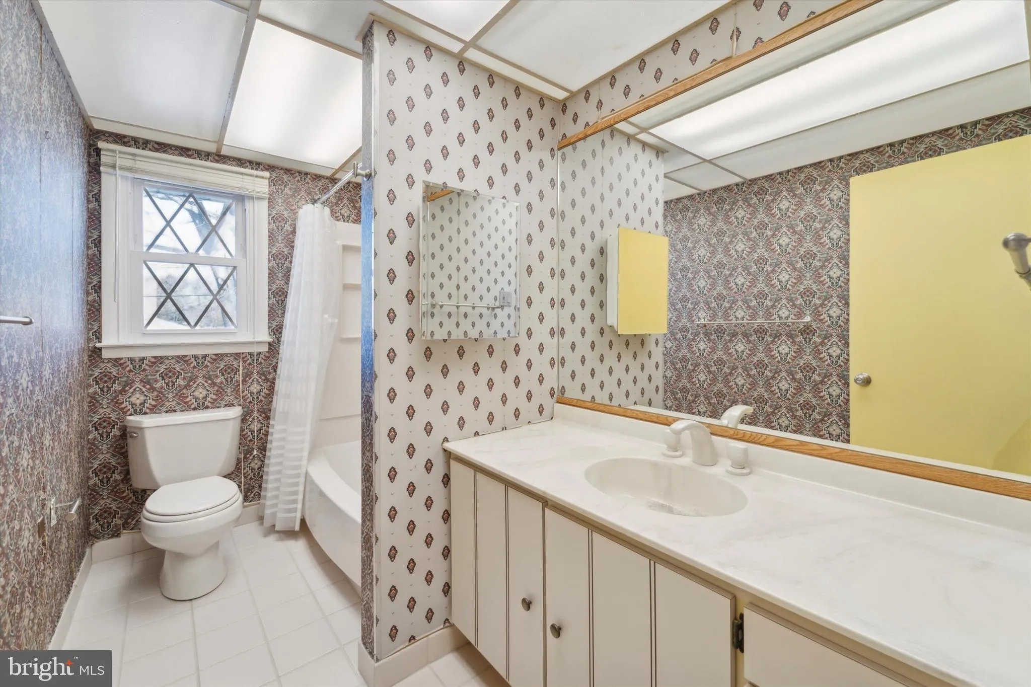 Cherry Hill, New Jersey 08034, United States, 4 Bedrooms Bedrooms, ,3 BathroomsBathrooms,Residential,Contingent,18283