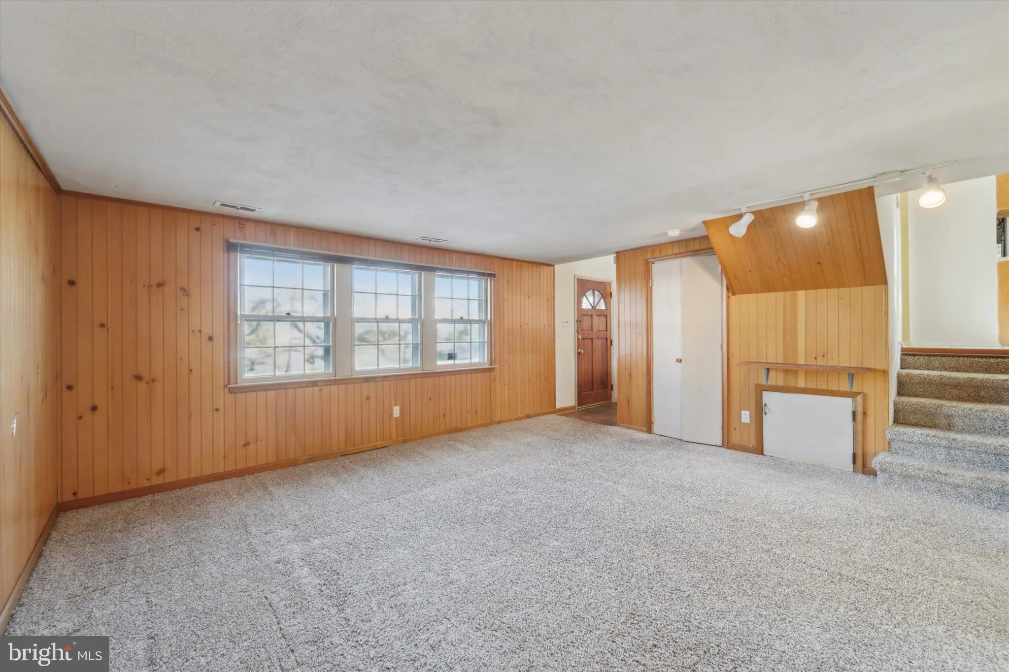 Cherry Hill, New Jersey 08034, United States, 4 Bedrooms Bedrooms, ,3 BathroomsBathrooms,Residential,Contingent,18283