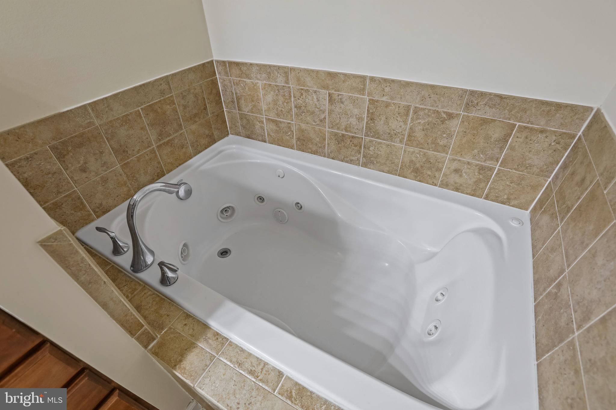 THE TOWNES AT VILLAGE PLACE - Residential