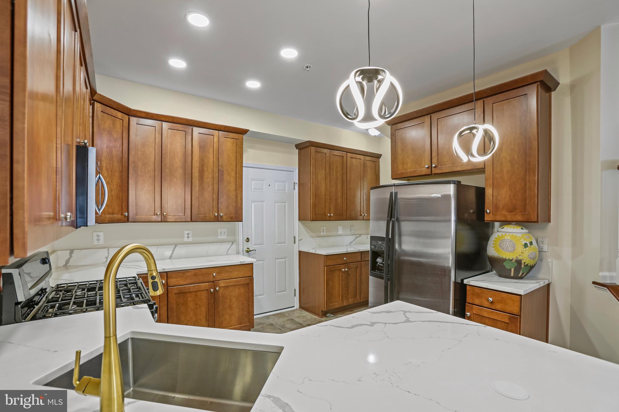 THE TOWNES AT VILLAGE PLACE - Residential