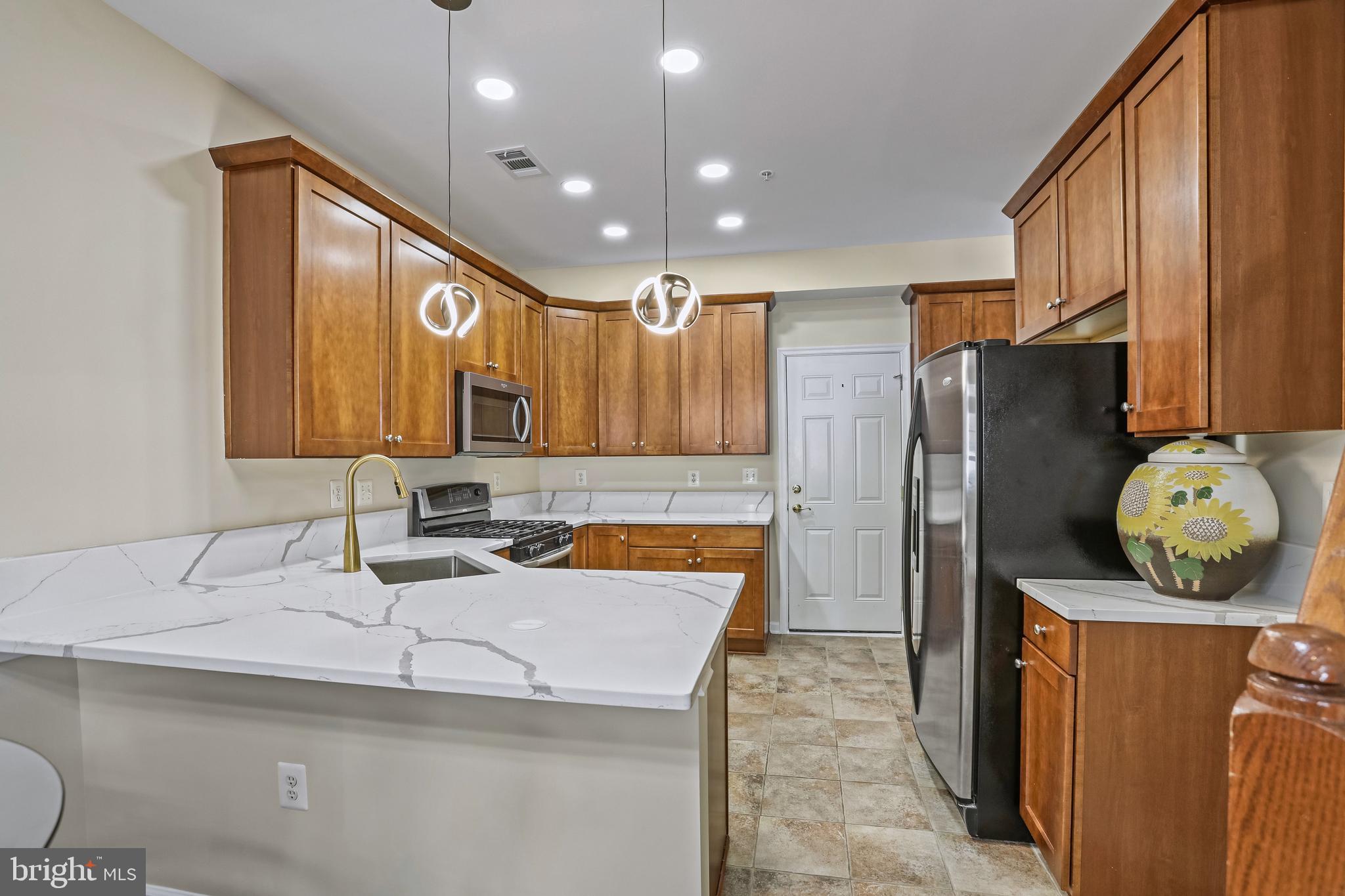 THE TOWNES AT VILLAGE PLACE - Residential