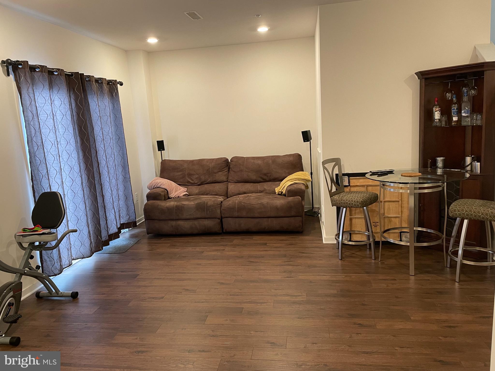 TOWNES AT SHANNON HILL - Residential