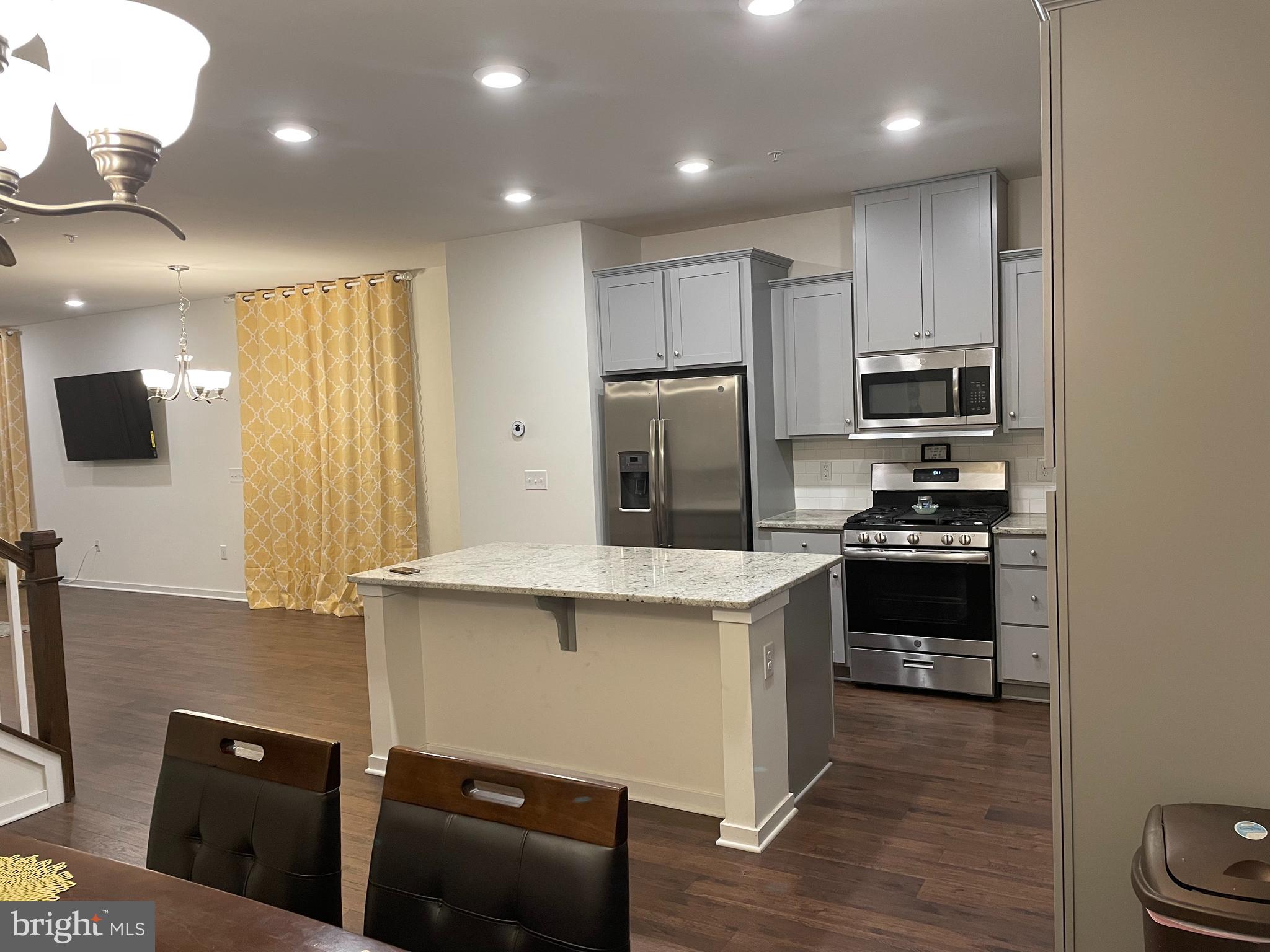 TOWNES AT SHANNON HILL - Residential