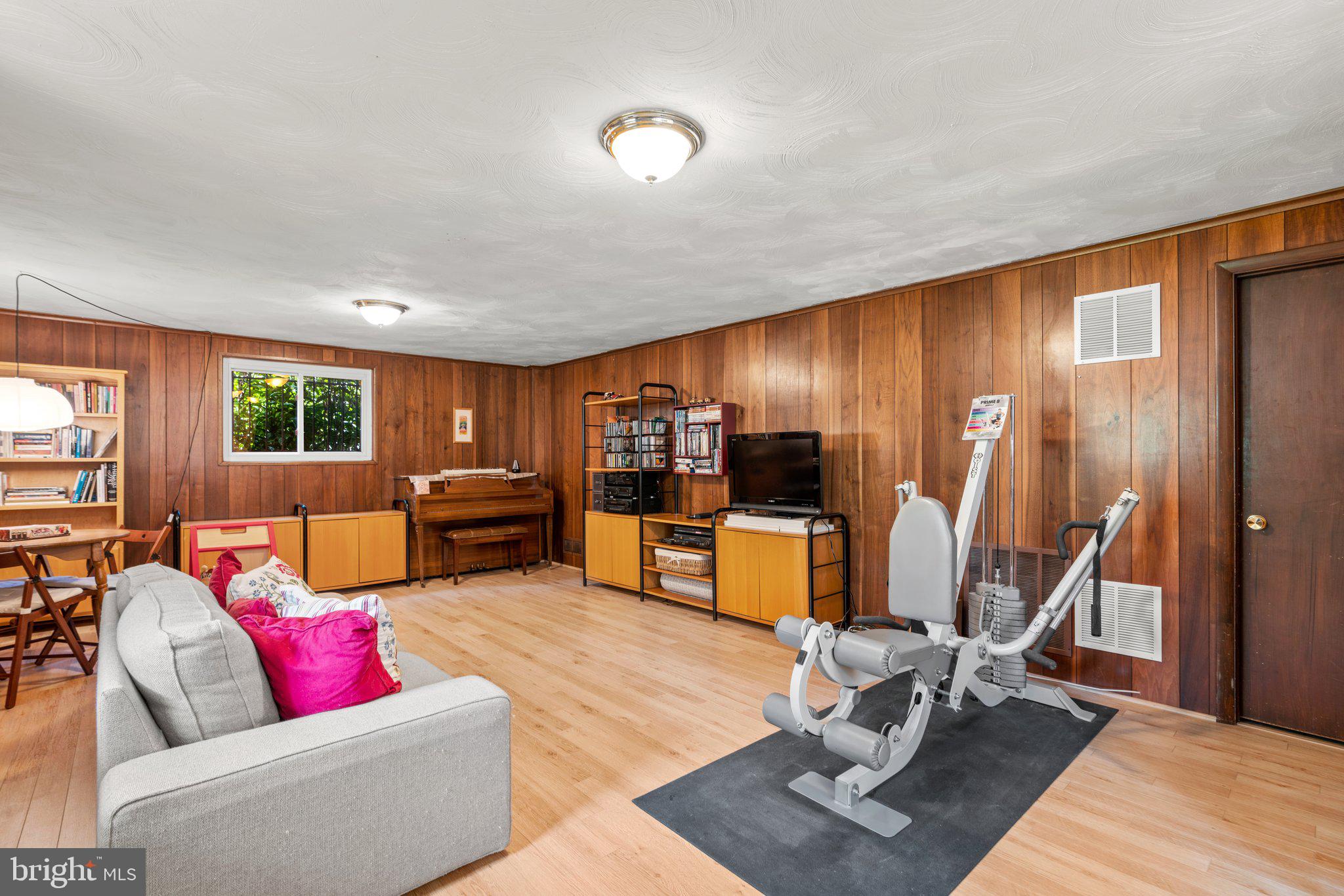 OAKWOOD KNOLLS - Residential