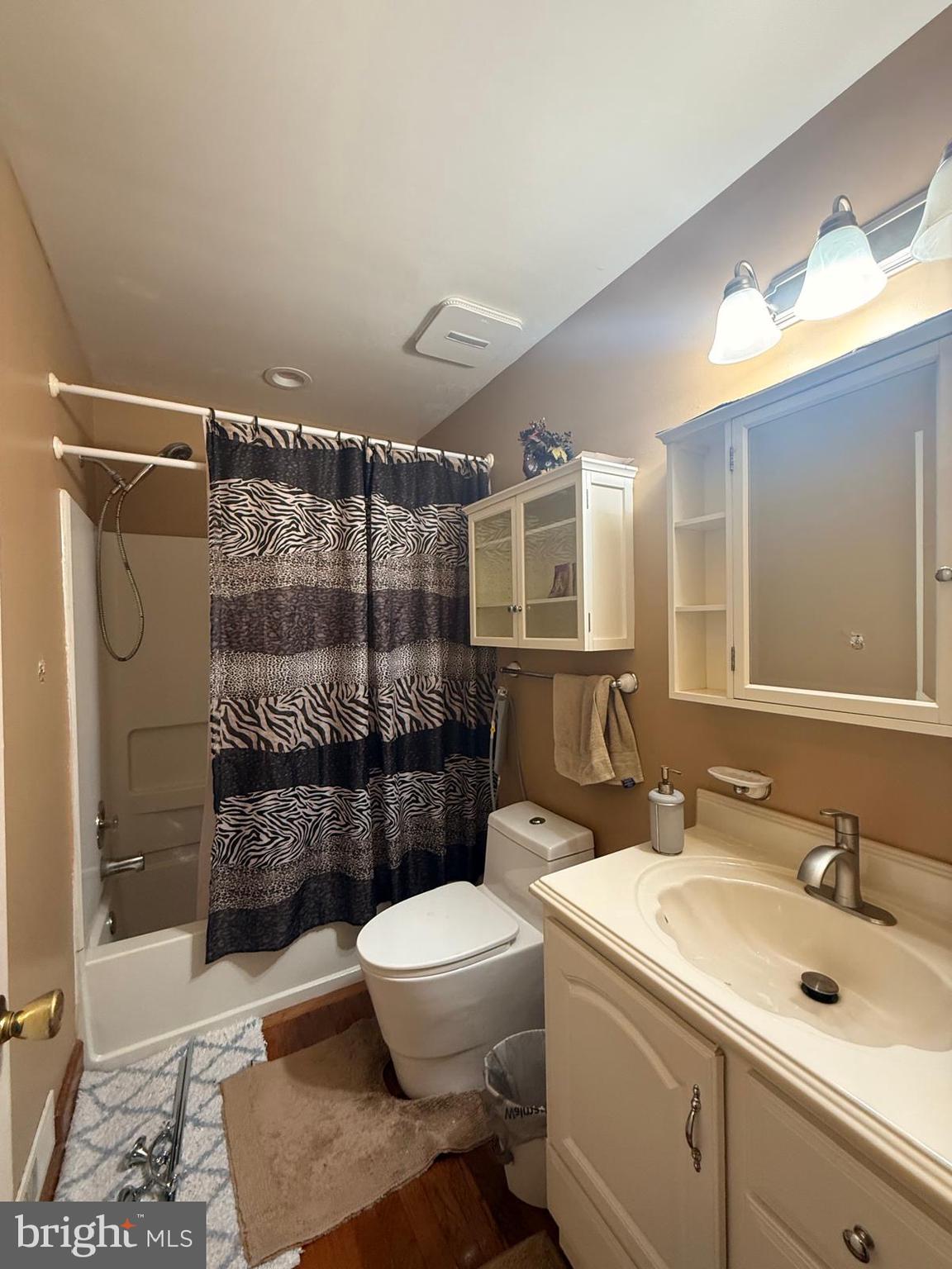 NEWPORT VILLAGE - Residential Lease