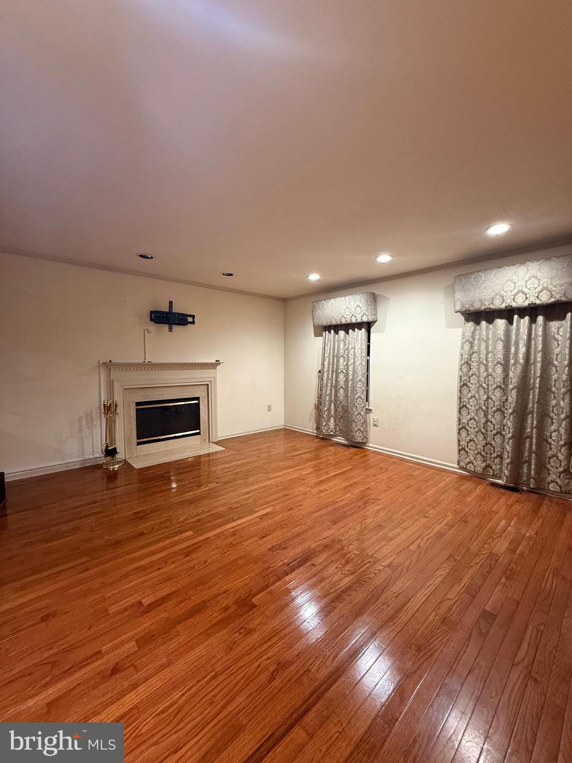 NEWPORT VILLAGE - Residential Lease