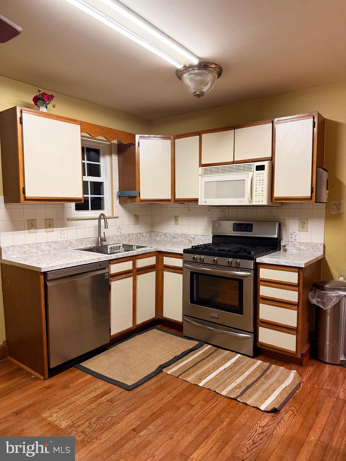 NEWPORT VILLAGE - Residential Lease