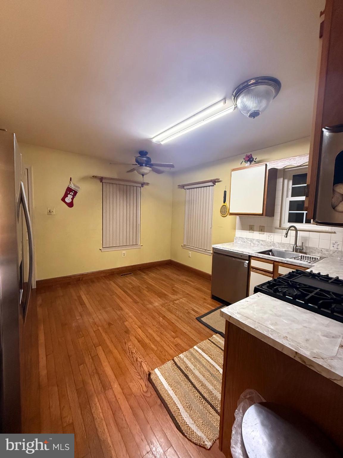 NEWPORT VILLAGE - Residential Lease