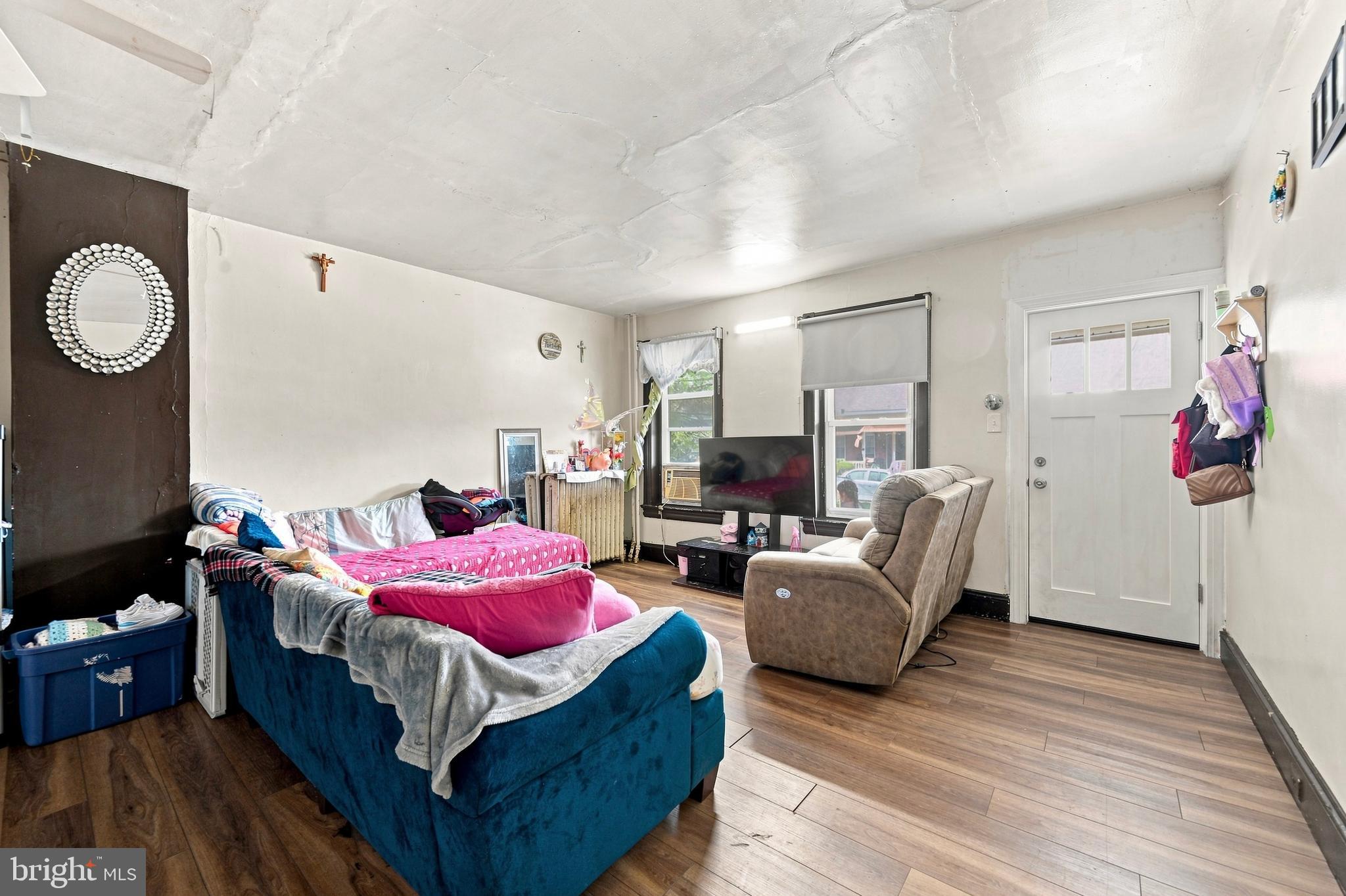 73 S 6TH AVENUE