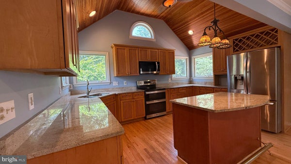 5750 PENDLETON LN, WARRENTON, VA 20187 - Image cd84cf33661f3b01faae05bdc8c0979d/2742245435