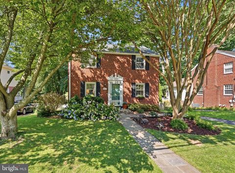 Photo of 6107 Brook Drive, FALLS CHURCH, VA 22044 (MLS # VAFX2326520)