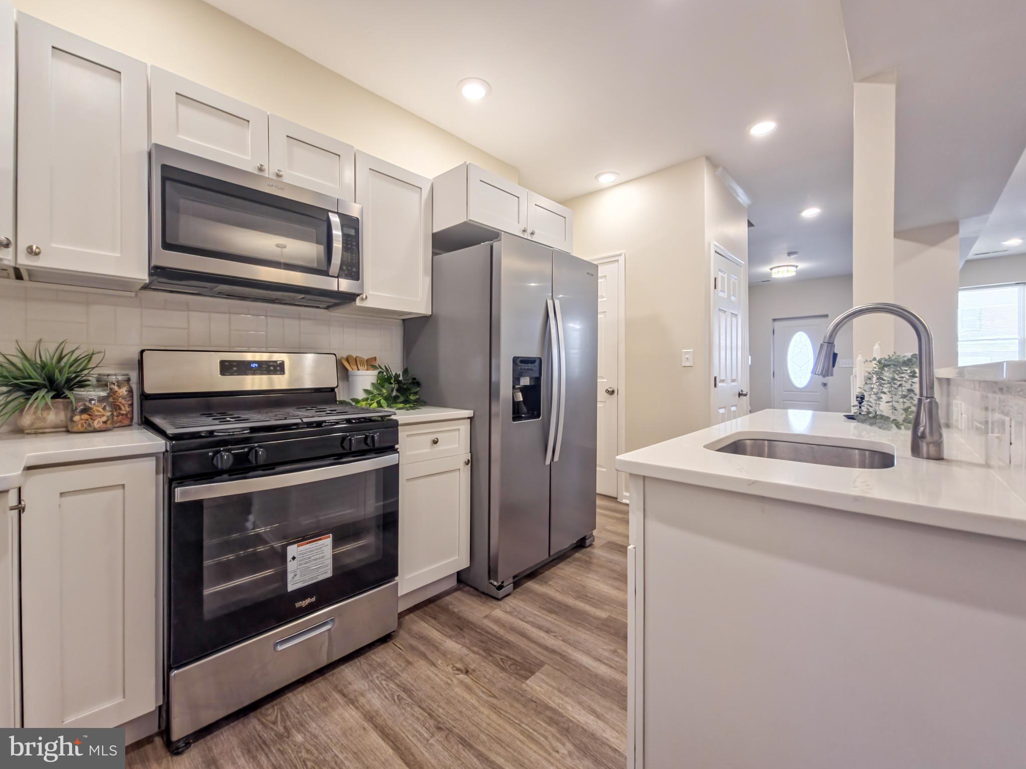 4911 QUEENSBERRY AVENUE