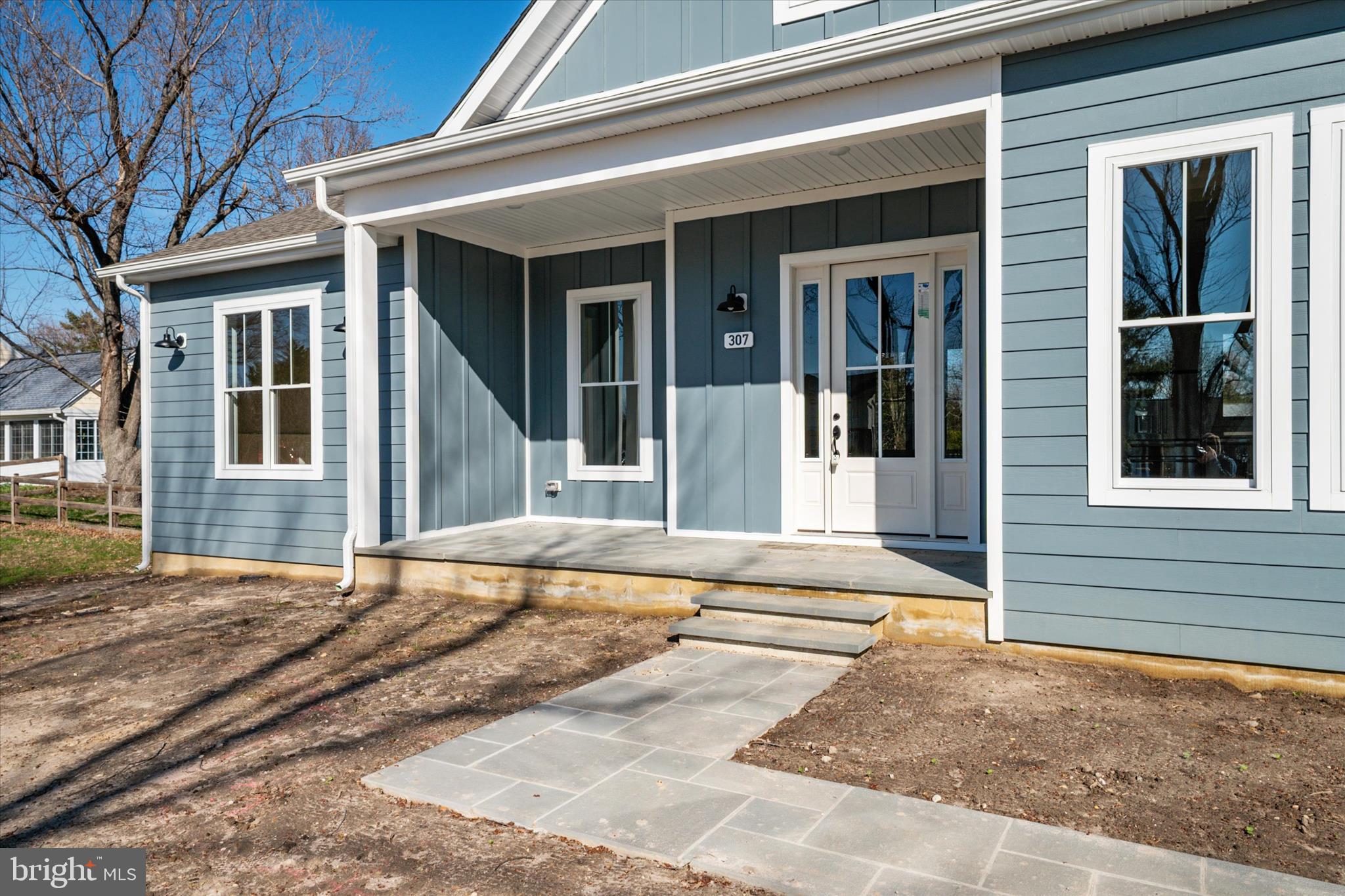 QUEEN ANNE COLONY - Residential