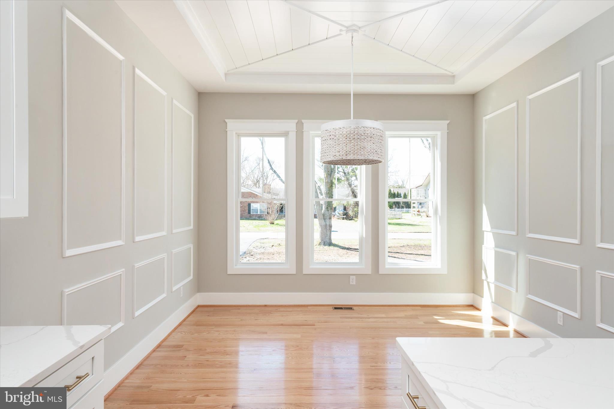 QUEEN ANNE COLONY - Residential