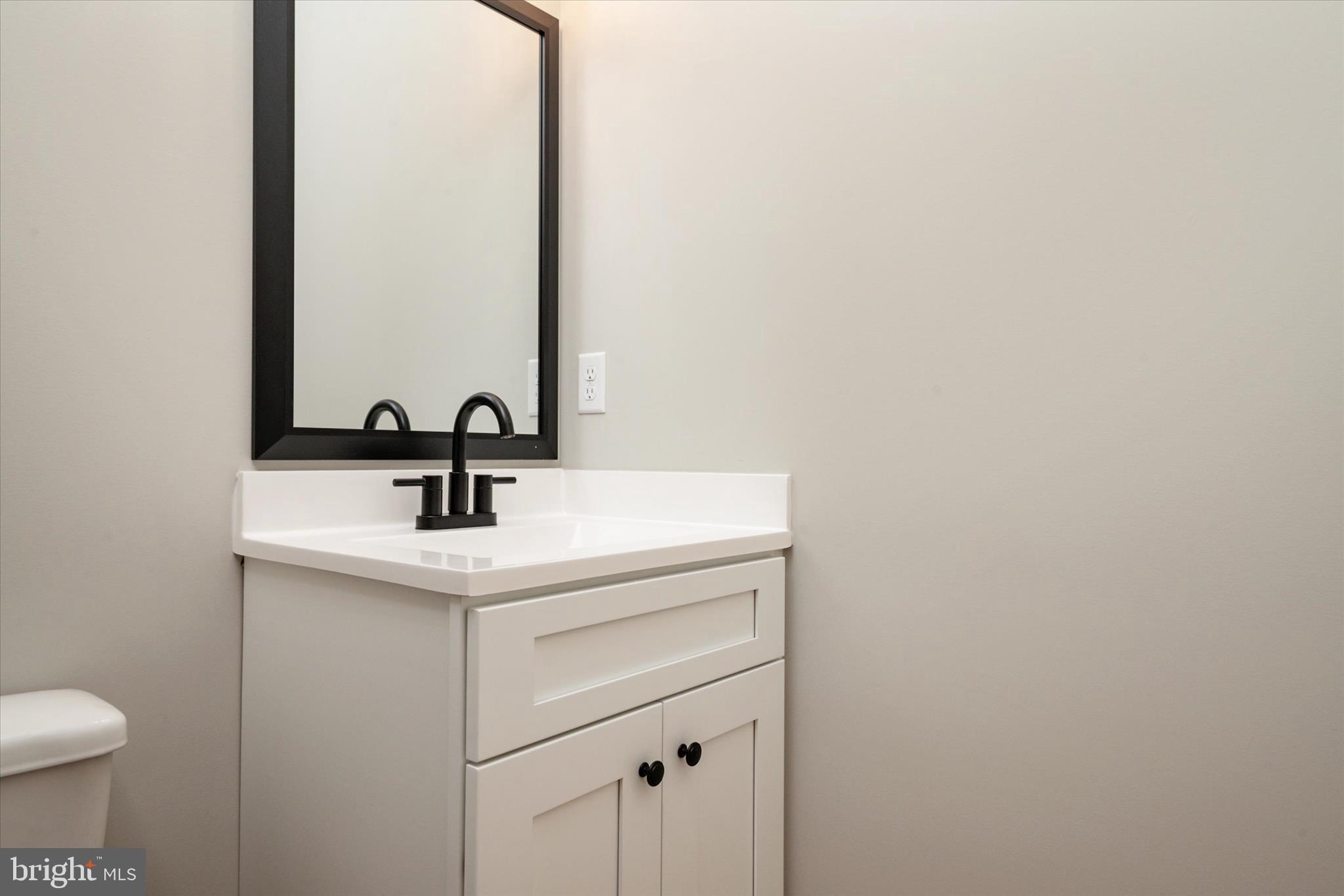 QUEEN ANNE COLONY - Residential