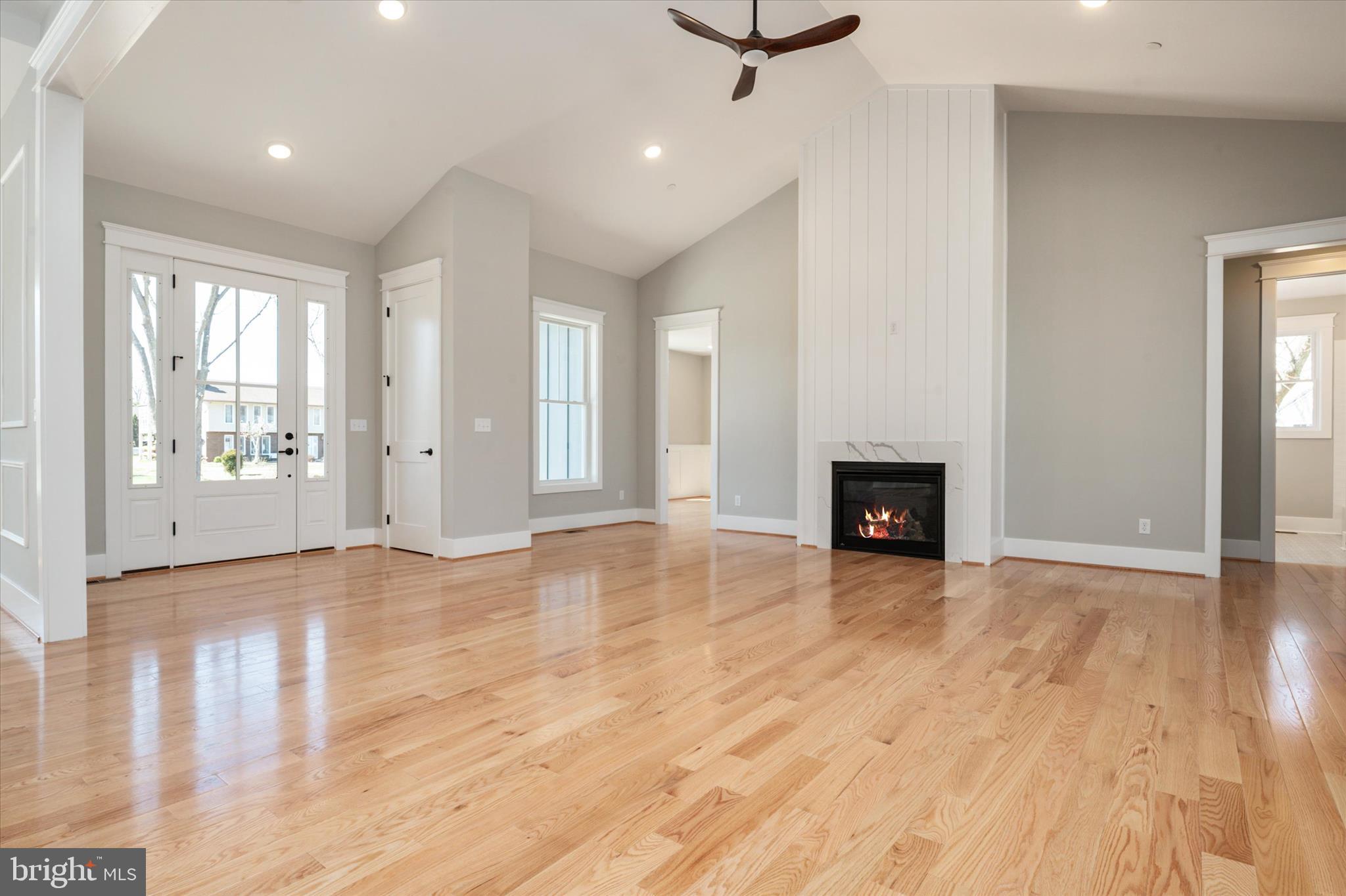 QUEEN ANNE COLONY - Residential