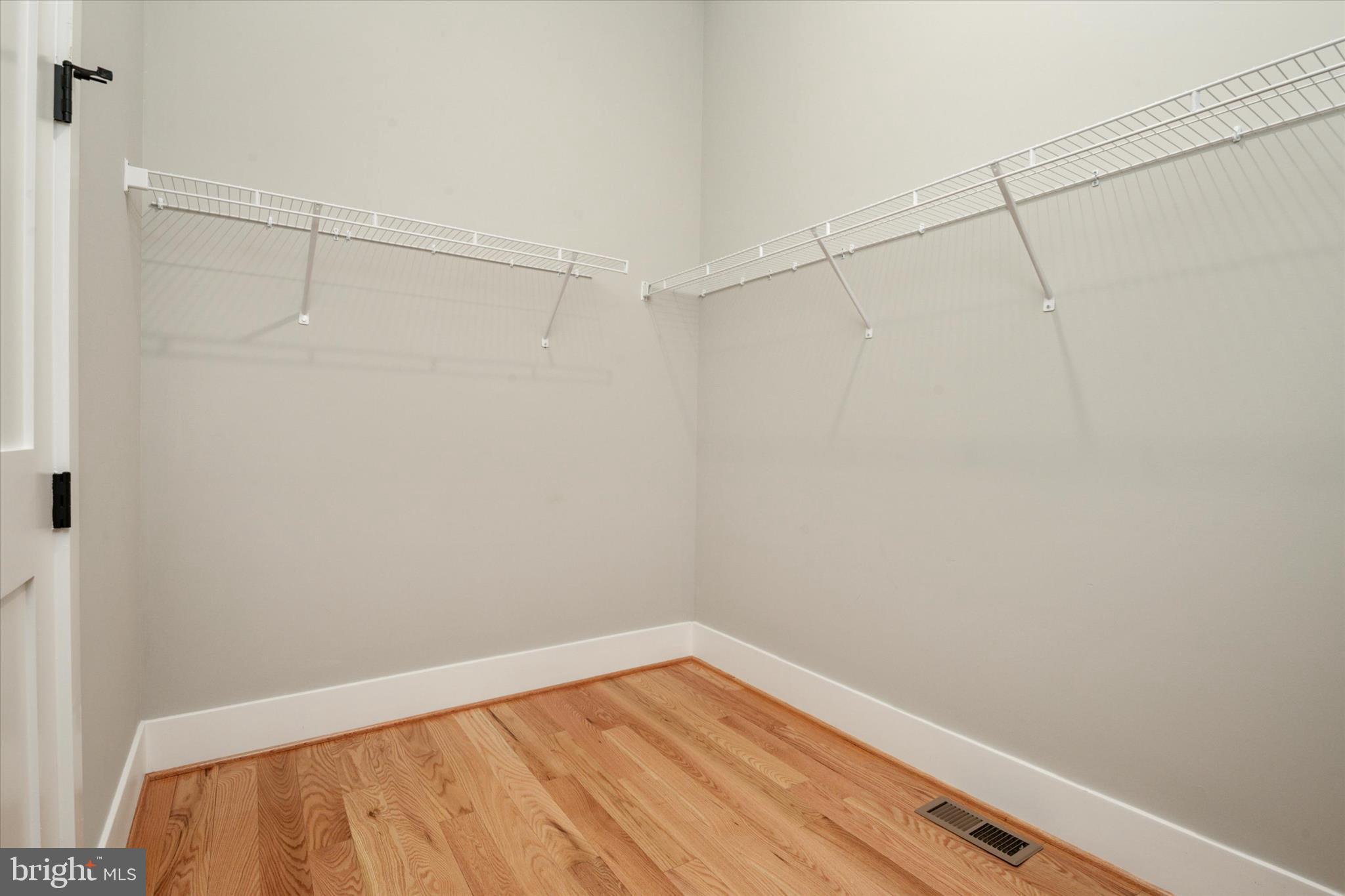 QUEEN ANNE COLONY - Residential