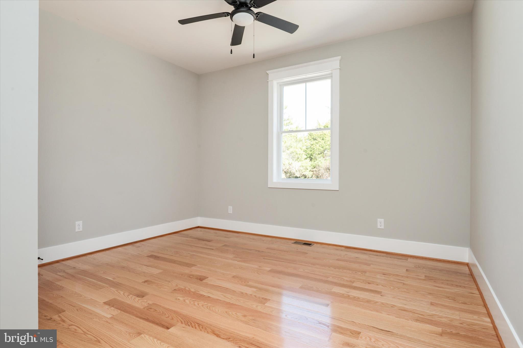 QUEEN ANNE COLONY - Residential