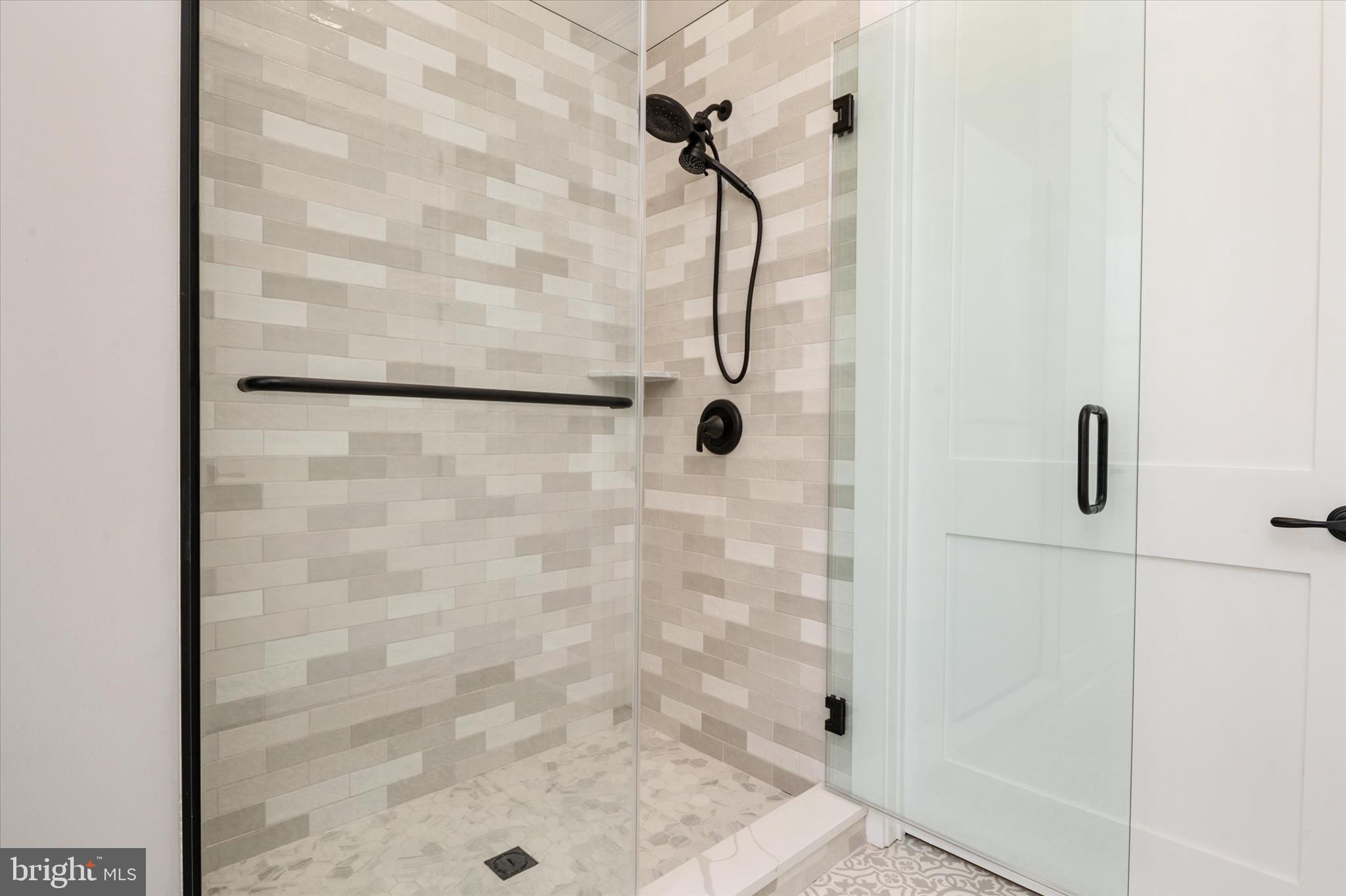 QUEEN ANNE COLONY - Residential