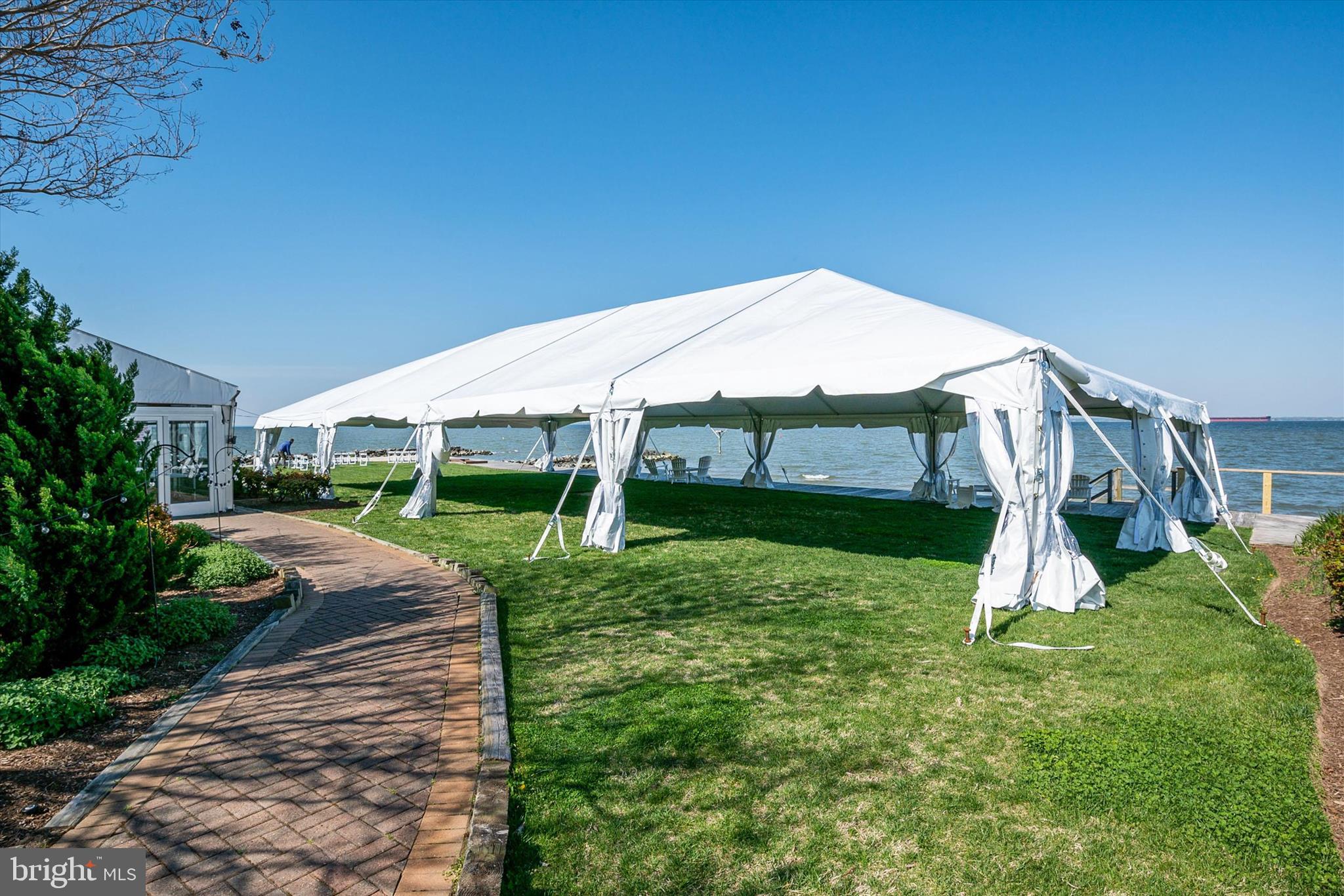 QUEEN ANNE COLONY - Residential