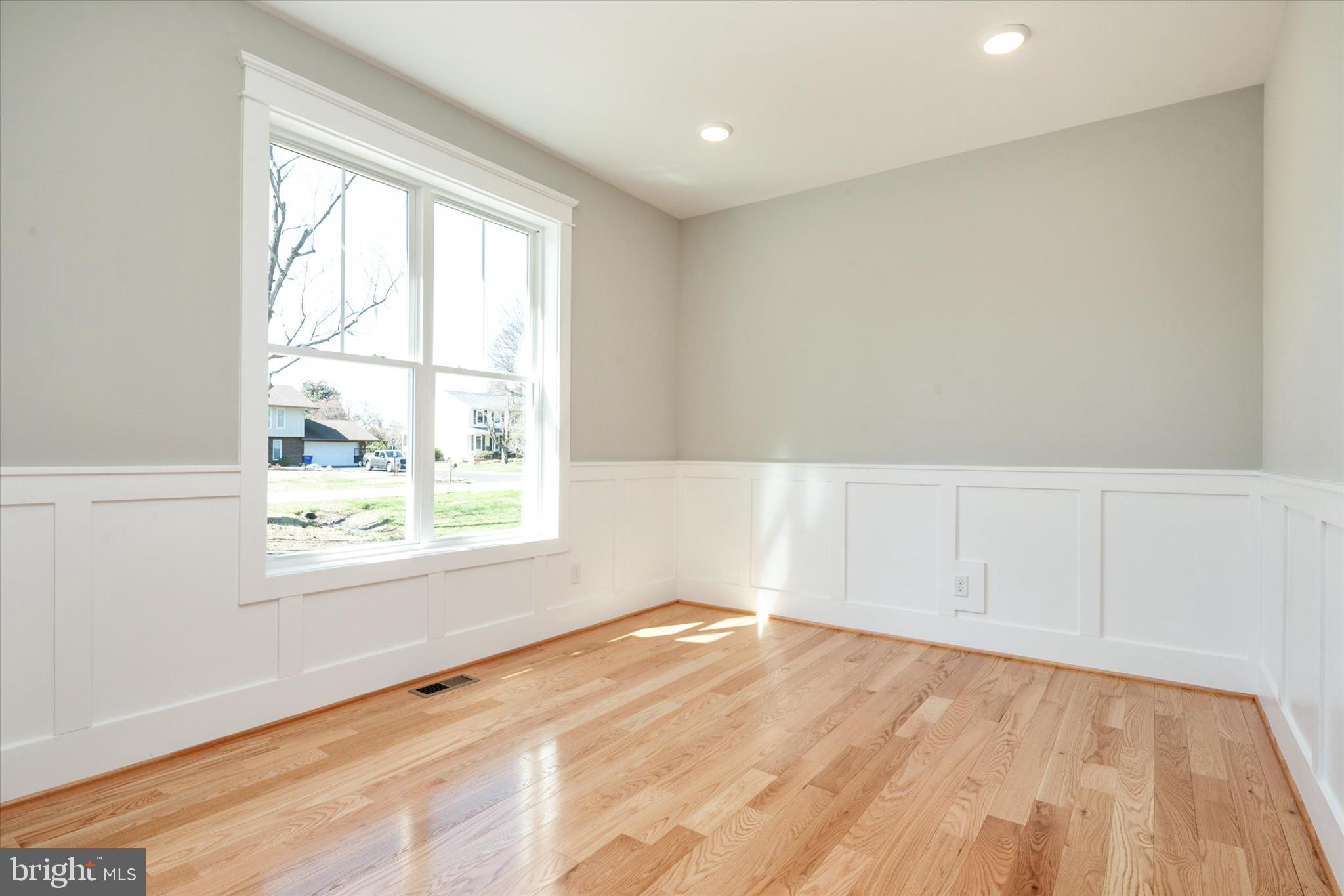 QUEEN ANNE COLONY - Residential