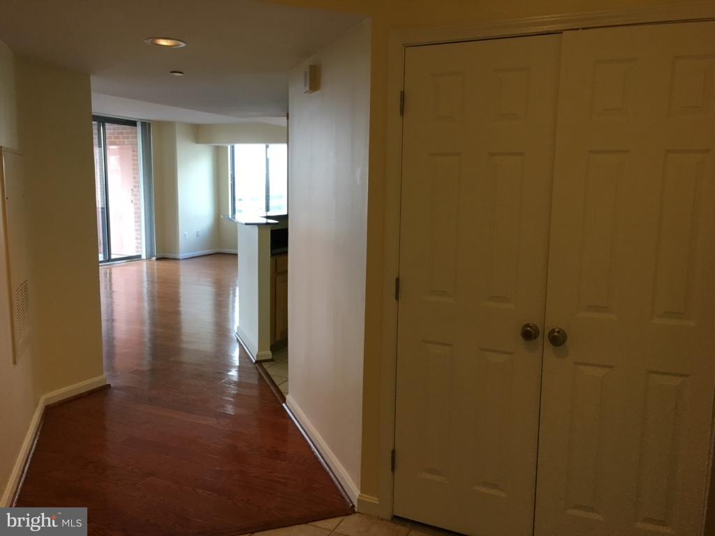 GALLERY AT WHITE FLINT - Residential Lease