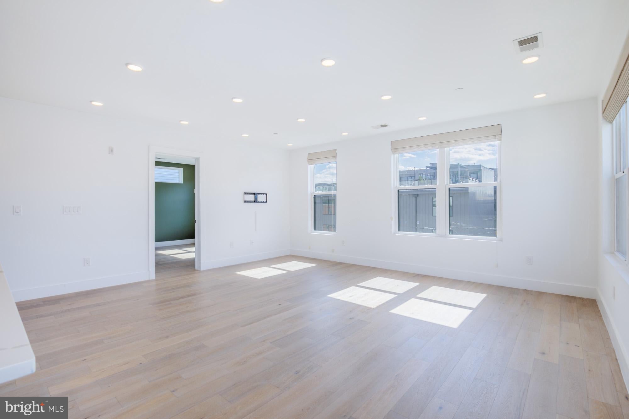 646 NEWTON PLACE NW 303