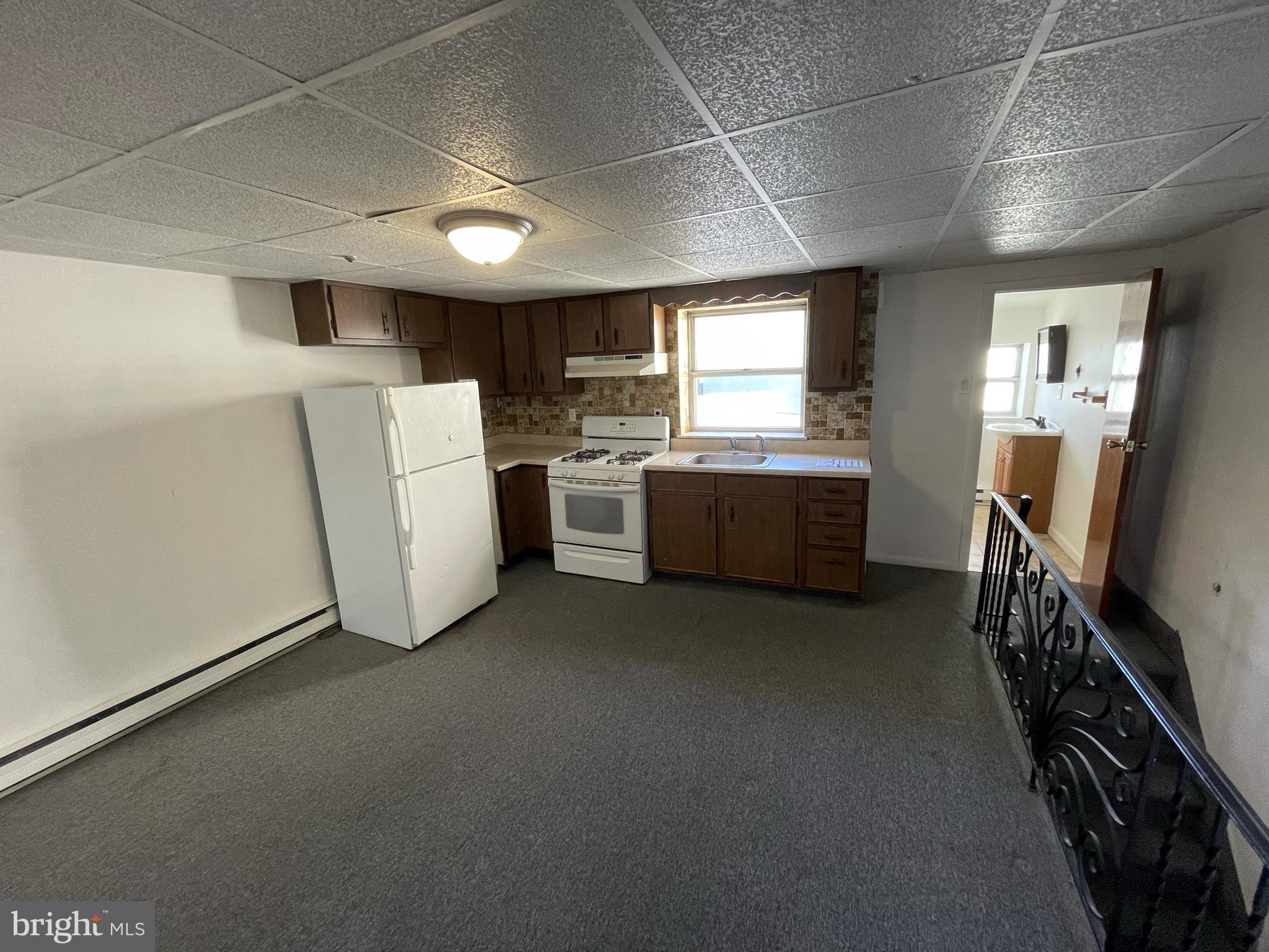 806 E PASSYUNK AVENUE 3