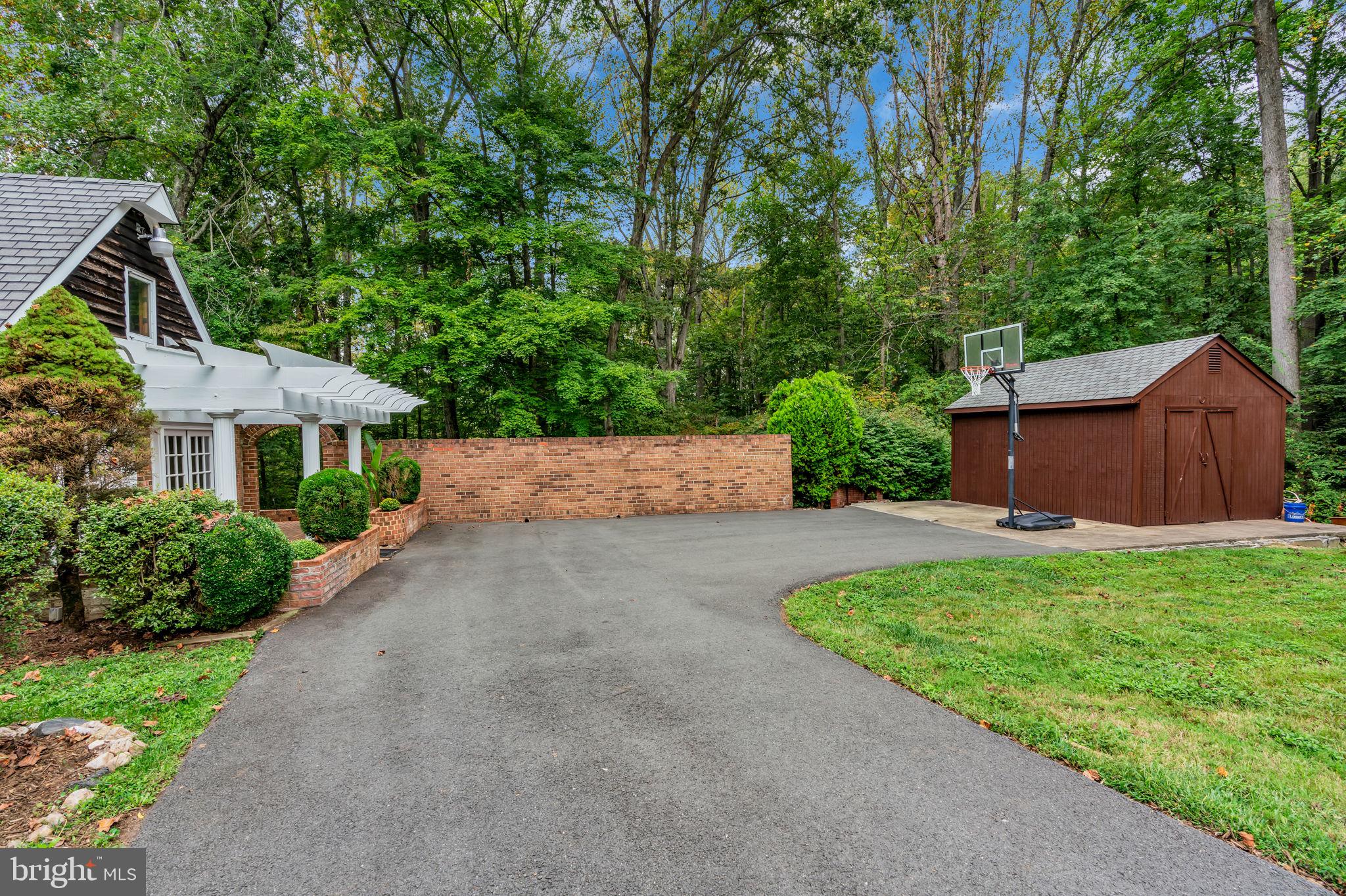 STONEHENGE - Residential