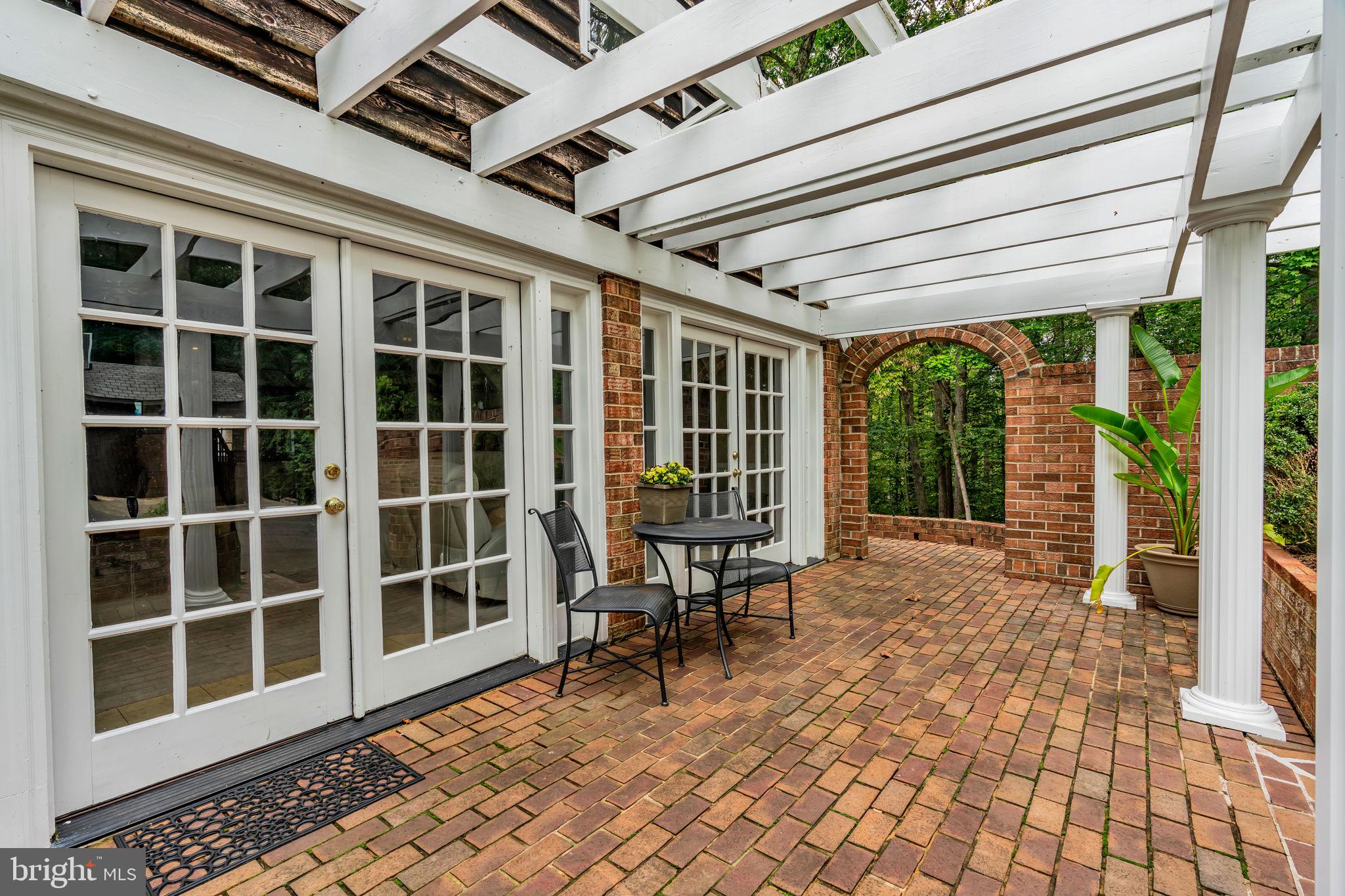 STONEHENGE - Residential