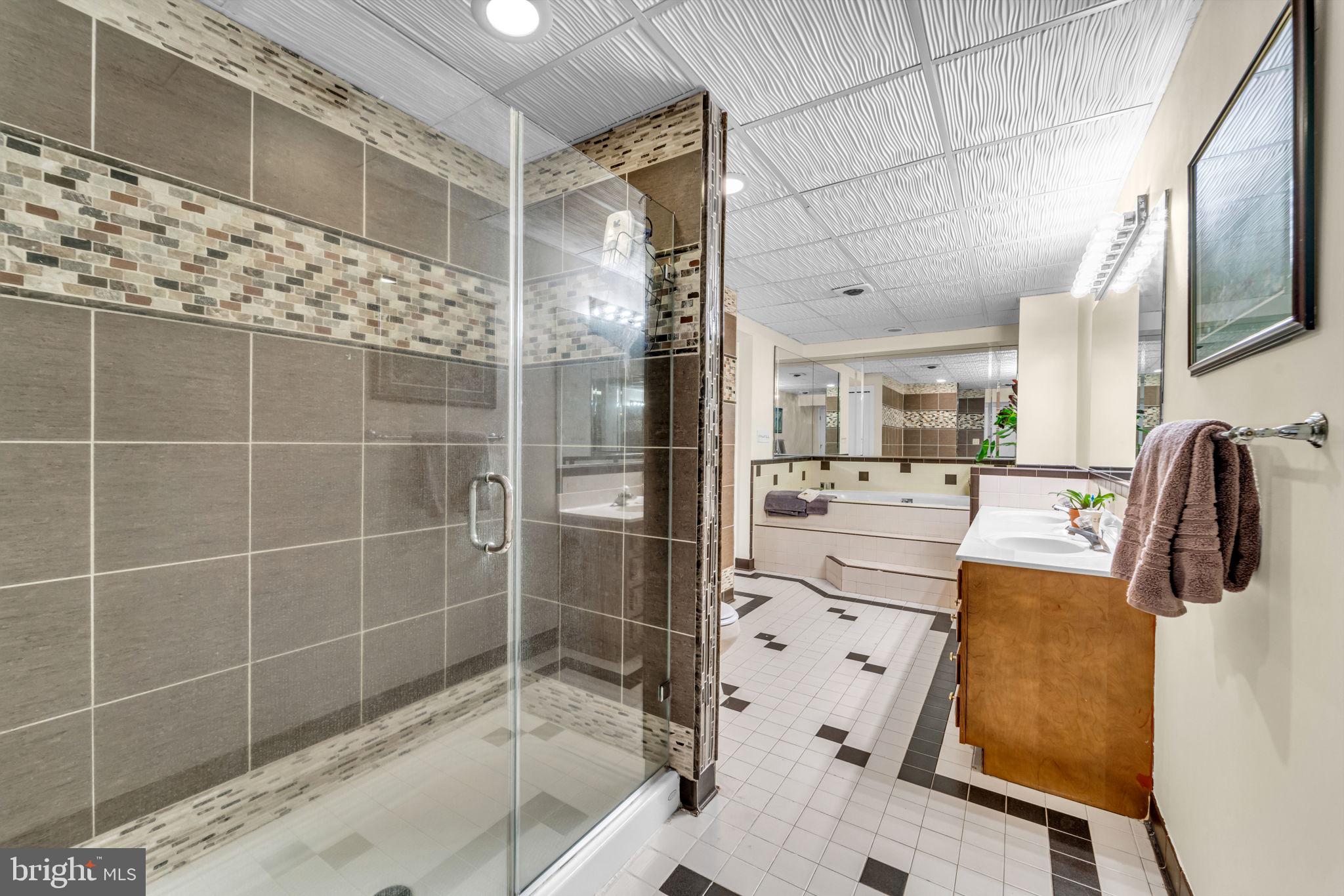 STONEHENGE - Residential