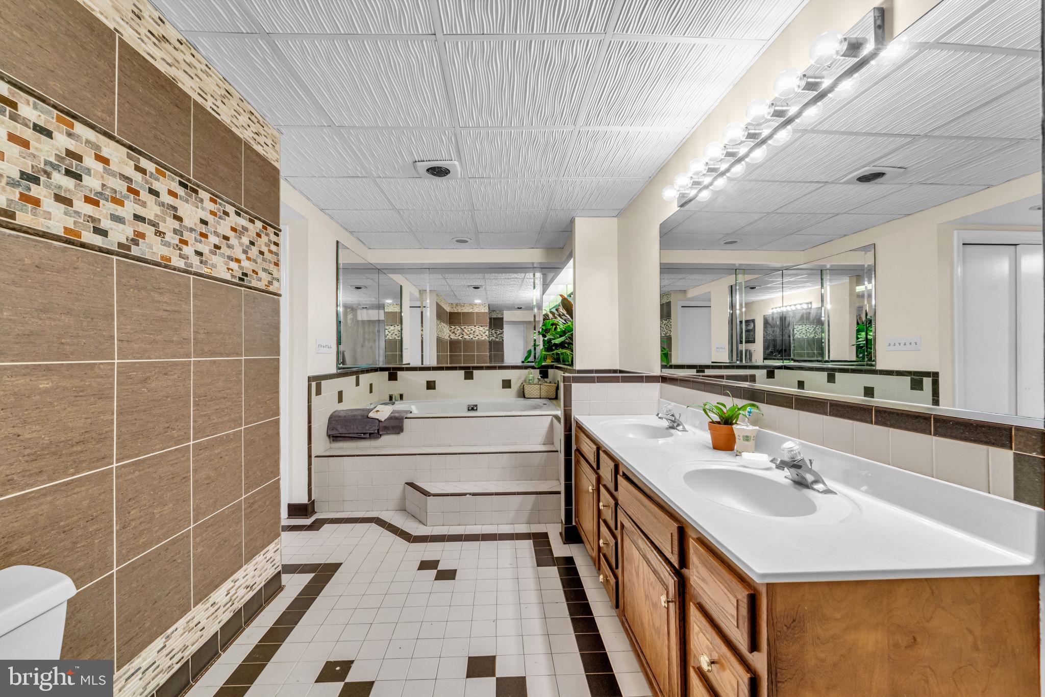 STONEHENGE - Residential